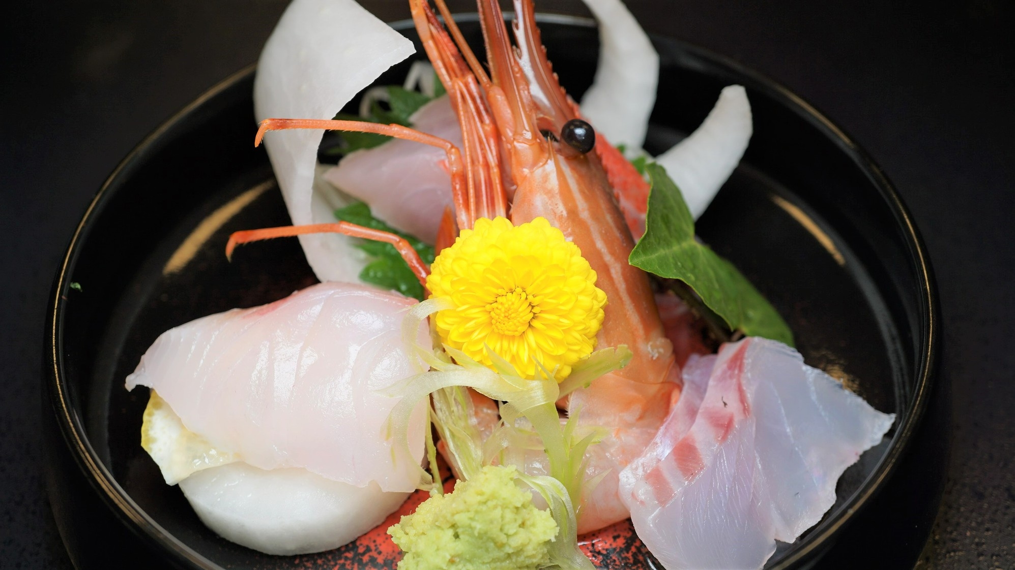 【冬華の膳】飛騨牛のすき焼き、牡丹海老を含むお造り盛合せ、鮑やわらか煮など旬材満載お部屋で夕食プラン