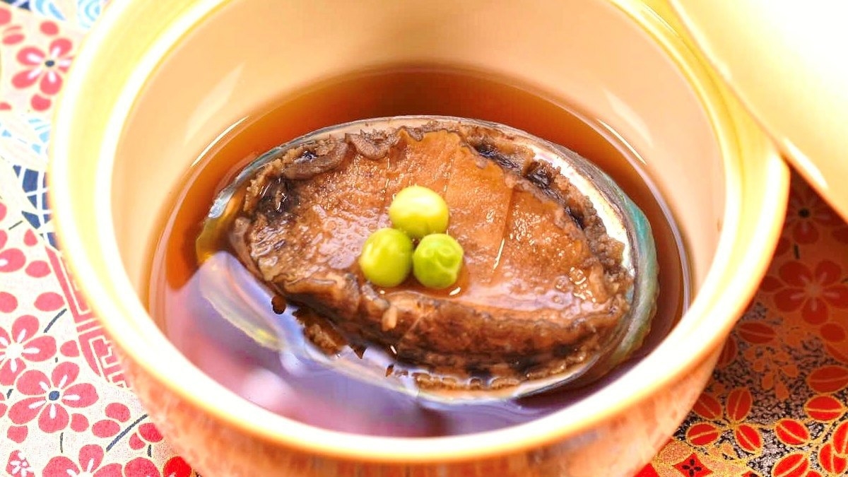 【冬華の膳】飛騨牛のすき焼き、牡丹海老を含むお造り盛合せ、鮑やわらか煮など旬材満載お部屋で夕食プラン