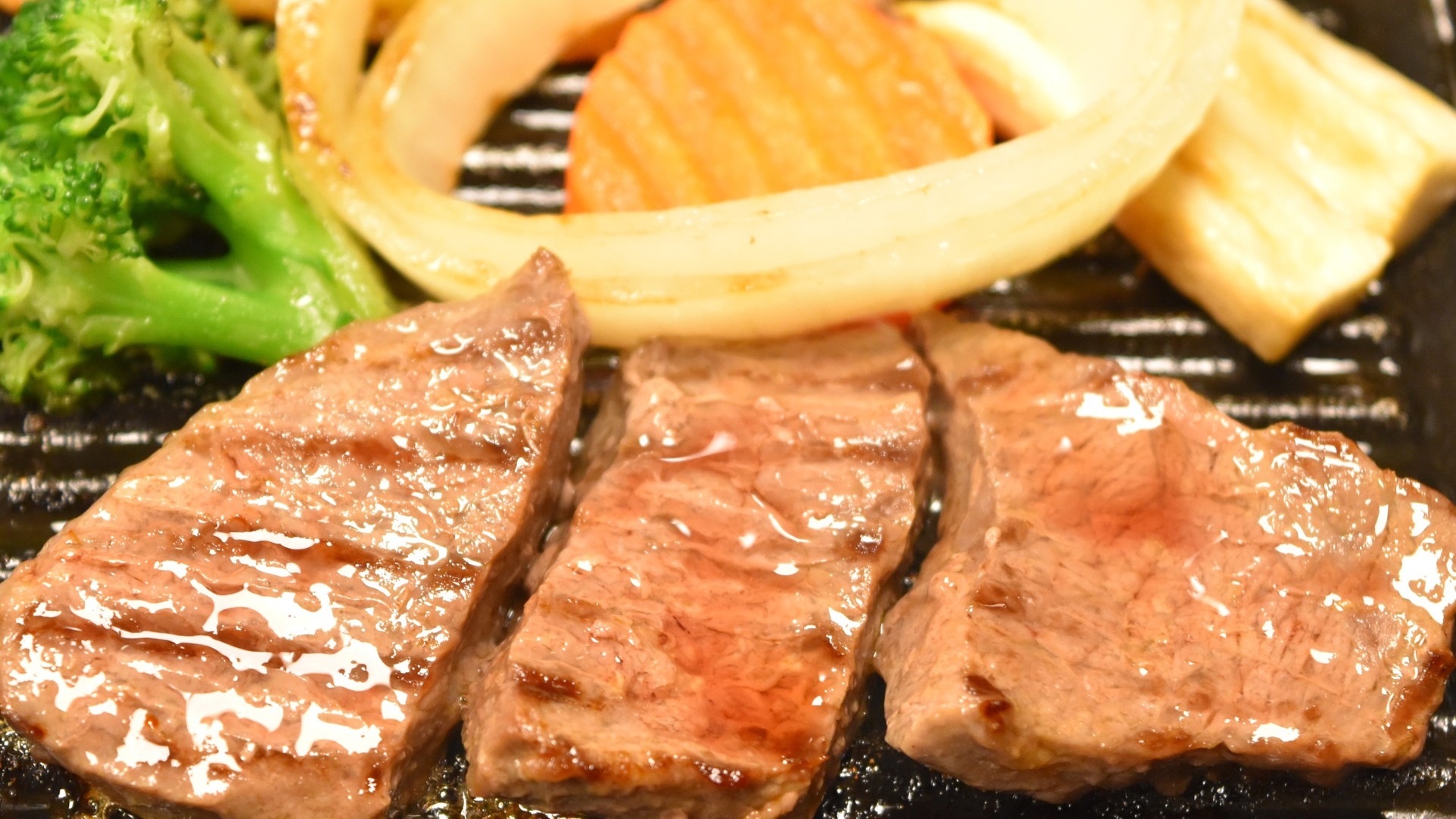 【春翠の膳】飛騨牛の熱々ランプステーキ、桜えび3品、初かつおのたたきなど、旬材満載夕食お部屋食プラン