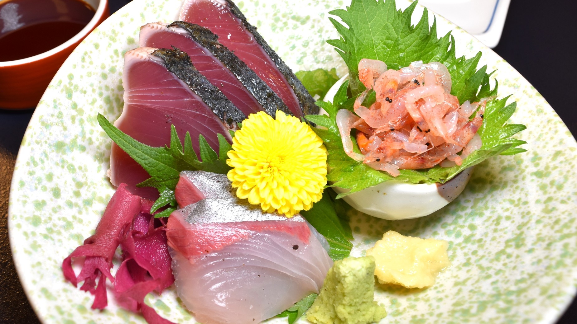 飛騨牛ランプミニステーキ、桜えび尽くし3品、初かつおのたたき、などが楽しめる夕食レストラン食プラン