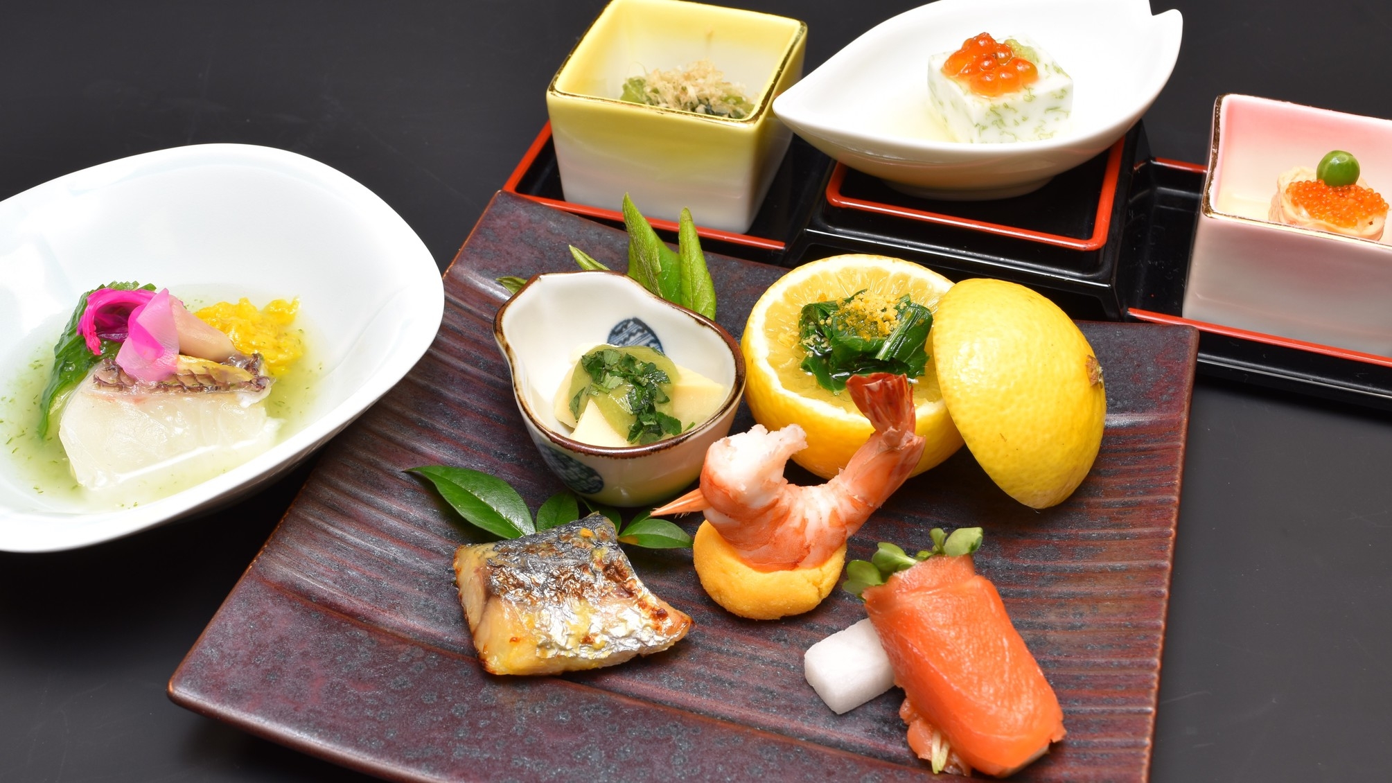 【春翠の膳】飛騨牛の熱々ランプステーキ、桜えび3品、初かつおのたたきなど、旬材満載夕食お部屋食プラン