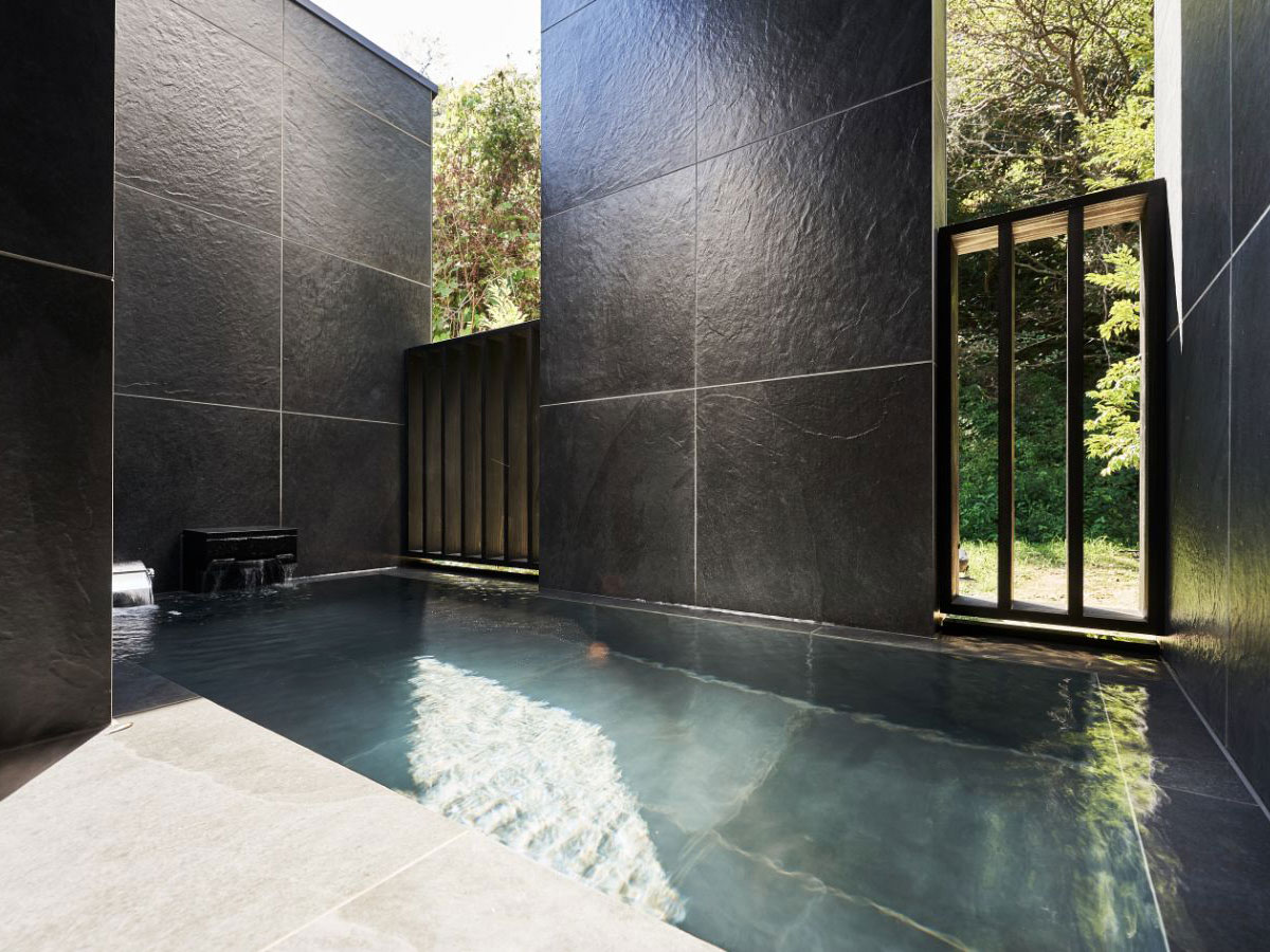 森のふもとの2階建てコテージ・半露天風呂