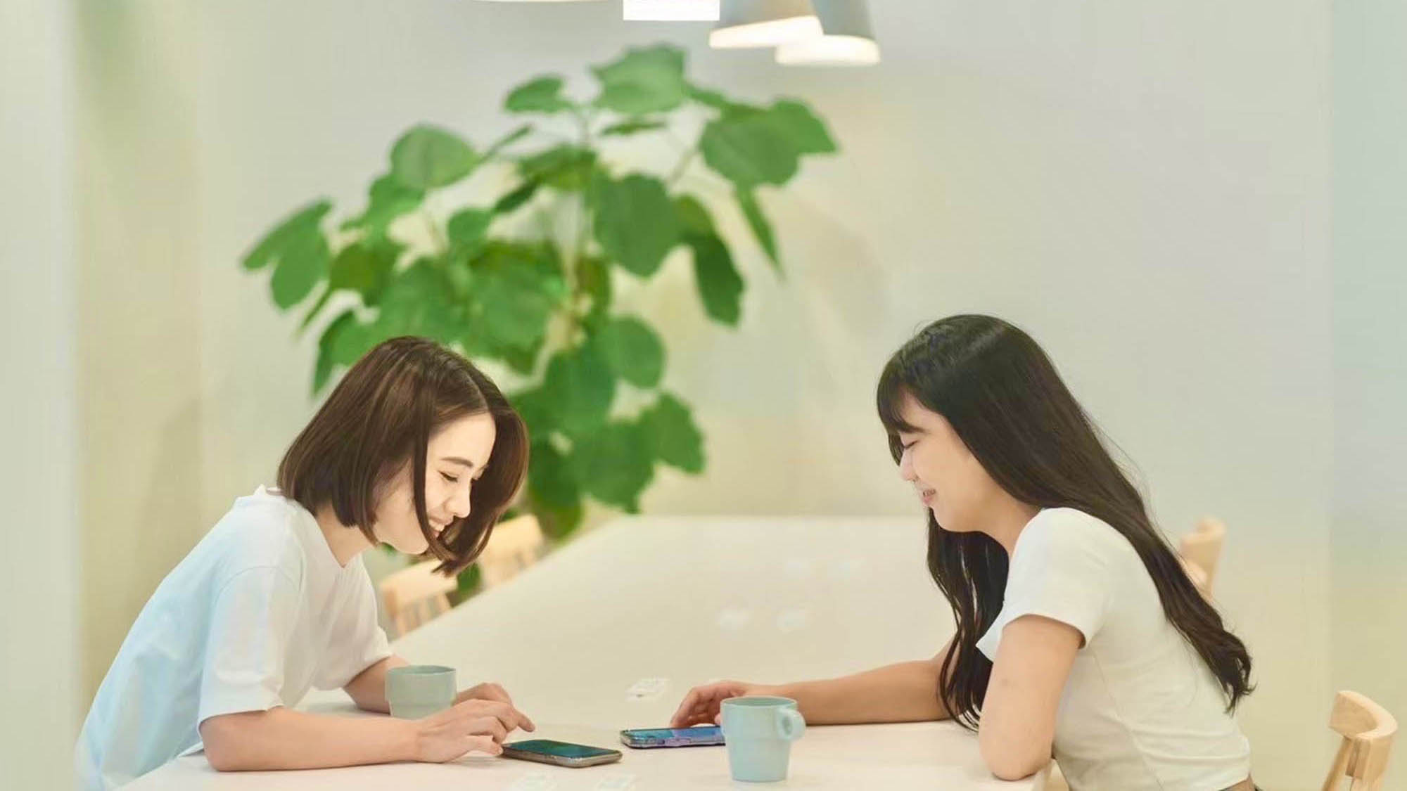 ・【フリースペース】旅行の計画を立てるのにぴったりな、広々としたフリースペースもございます