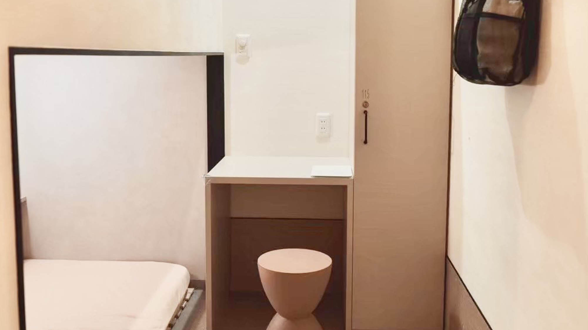 ・【1人用キャビンタイプ】お客様だけの空間が確保でき、周囲の視線を気にせずお過ごしいただけます