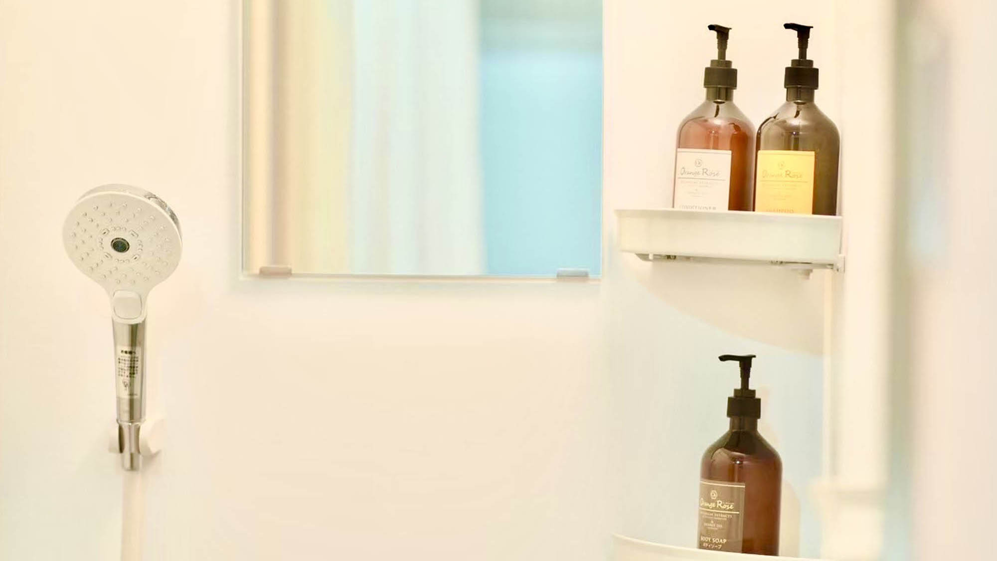 ・【シャワールーム】シャワールームは6つございます。しっかりと温まり、疲れを癒してお過ごしください