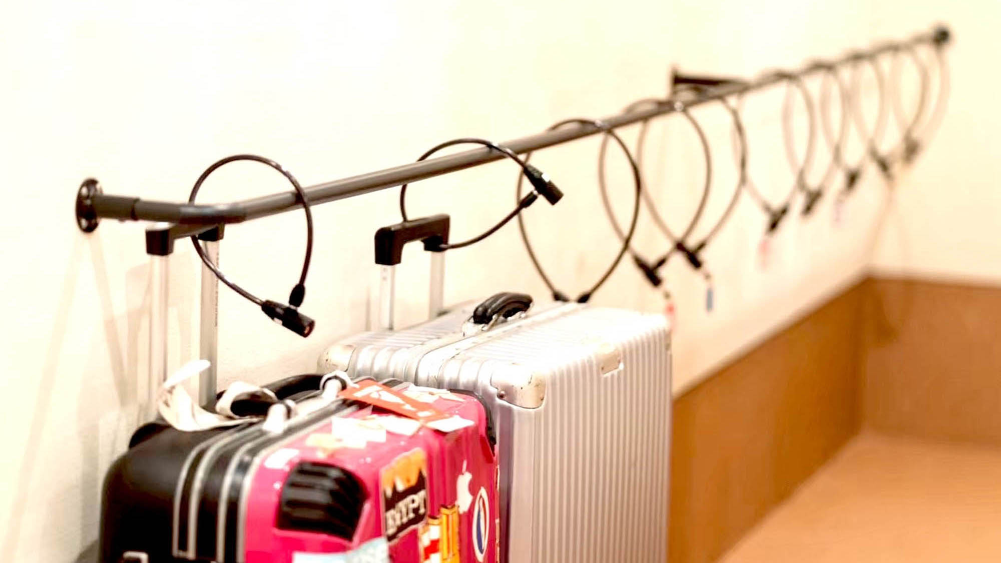 ・【荷物置き場】ロッカーへ入らない大型荷物はこちらで保管をお願いします。ロック付きで安心です