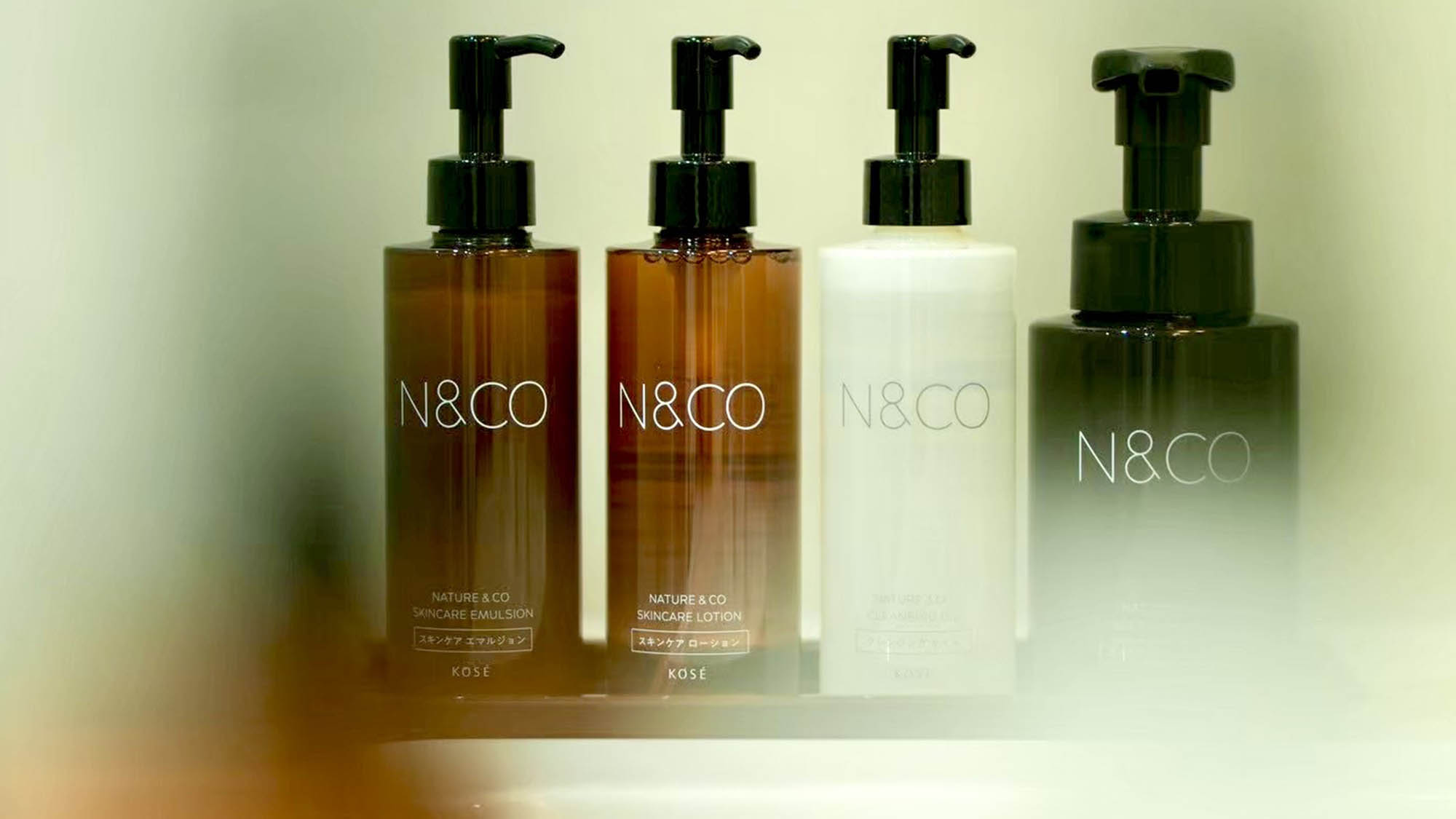 ・【パウダールーム】化粧水やクレンジングはKOSEの製品で揃えております。安心してご利用ください