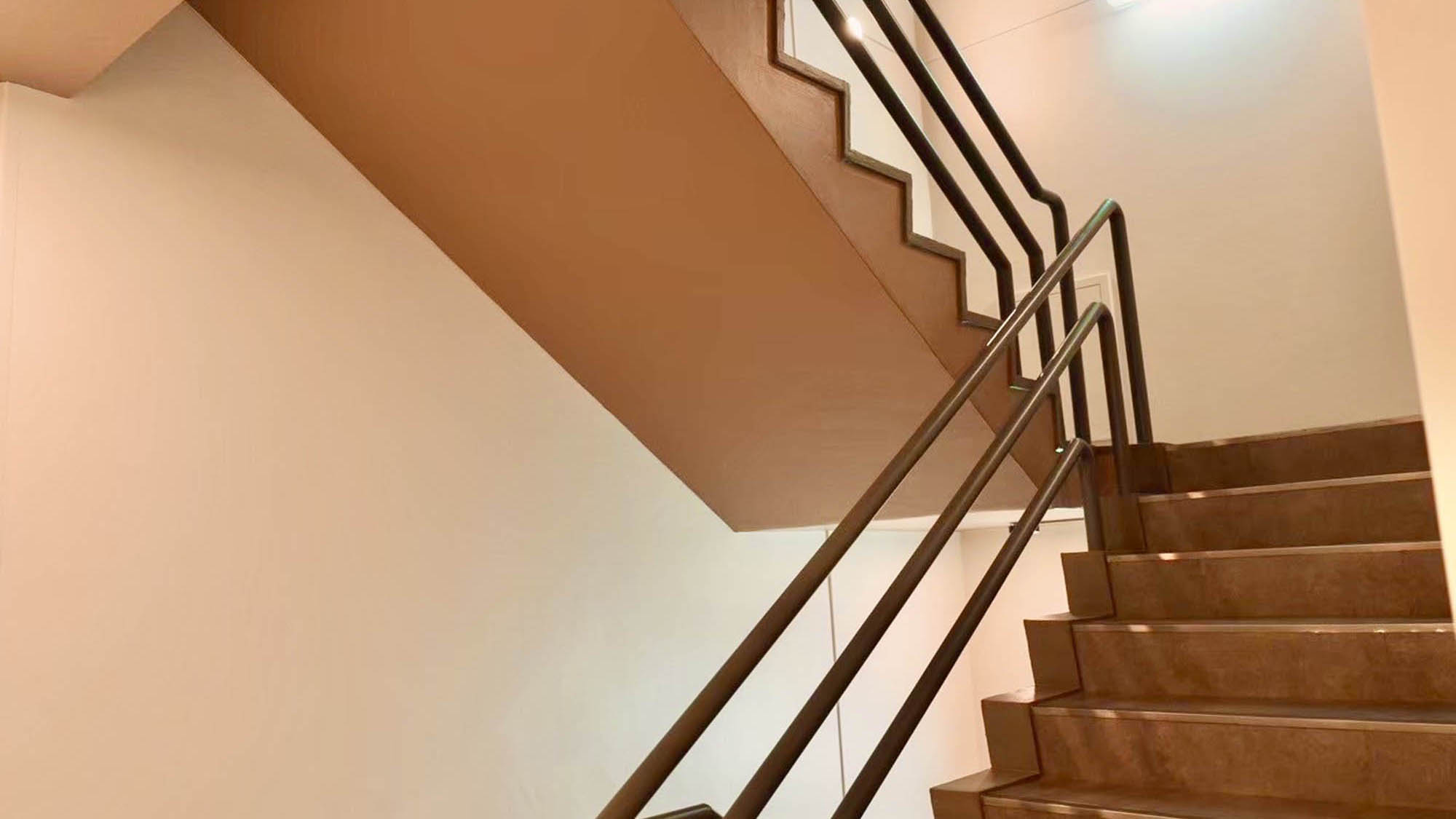 ・【館内】上下階の移動は階段のみとなります。エレベーターはございませんのでご了承ください