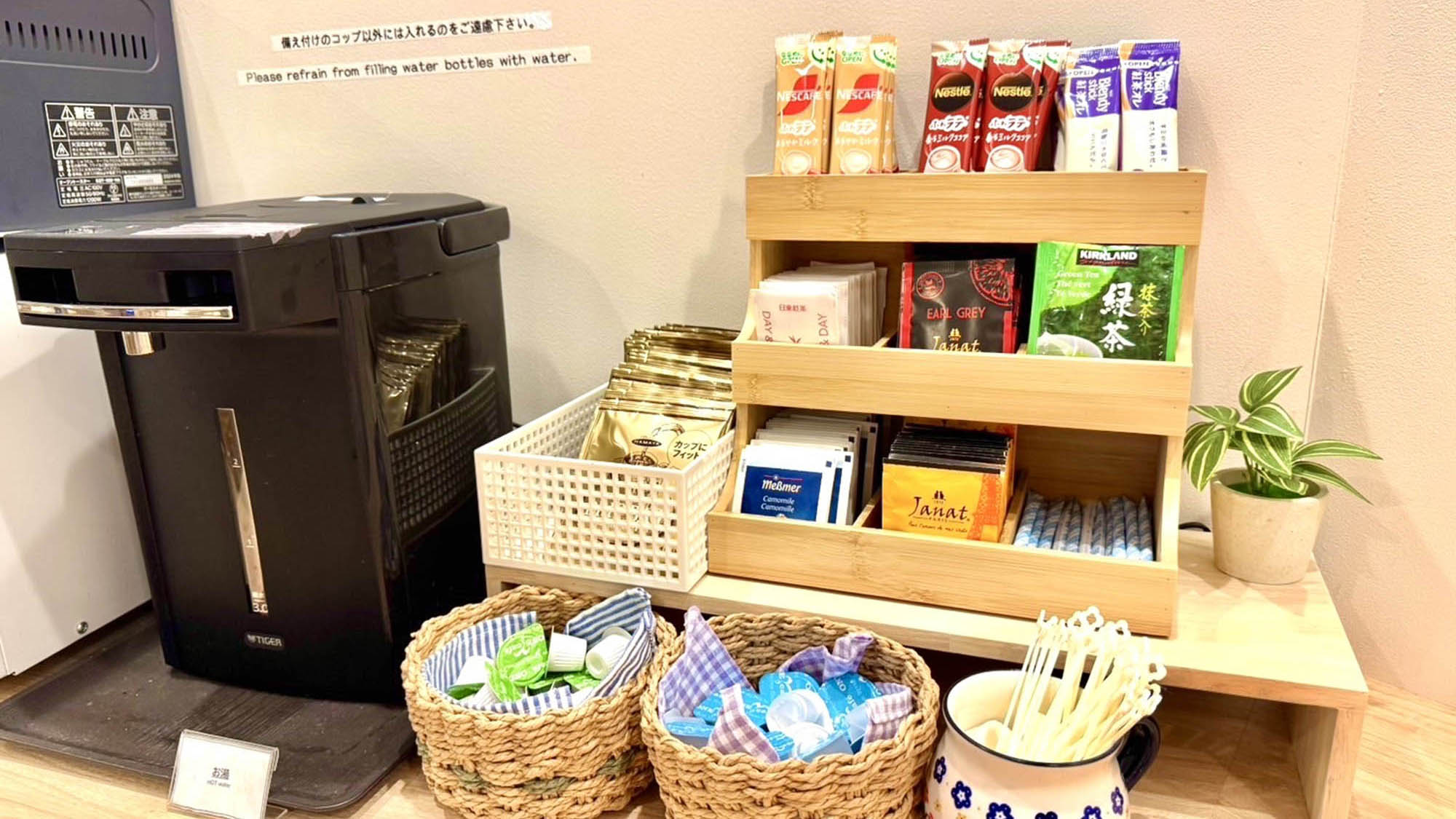 ・【フリードリンク】コーヒーの他、ラテや紅茶など多様なドリンクがあり、飽きずにお飲みいただけます