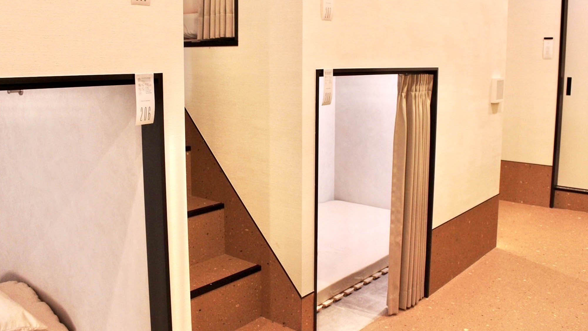 ・【カプセルタイプ（横型）】ゆとりある広さでゆったりお寛ぎいただけます。出入りがしやすく快適です