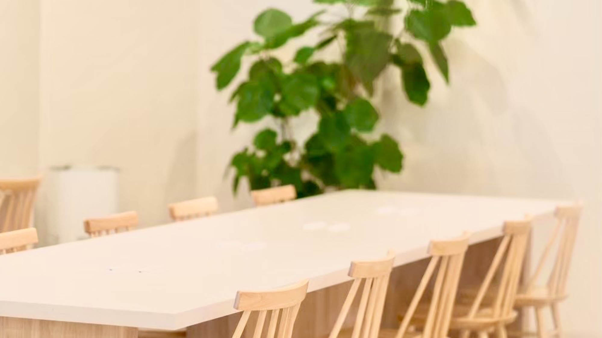 ・【フリースペース】ナチュラルな雰囲気漂う居心地の良い空間で、読書などの気分転換はいかがですか