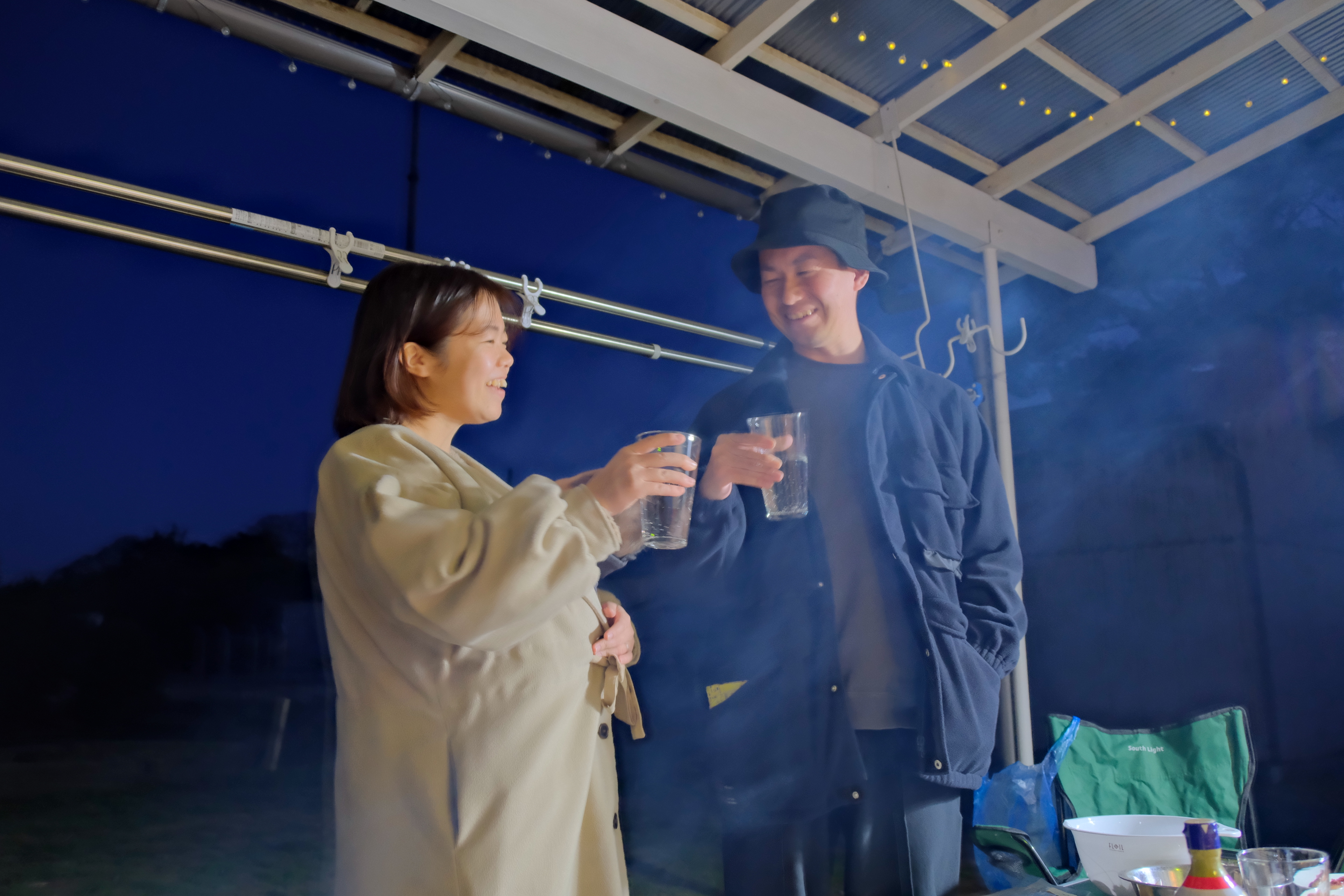 BBQの火にあたりほかほかの時間を