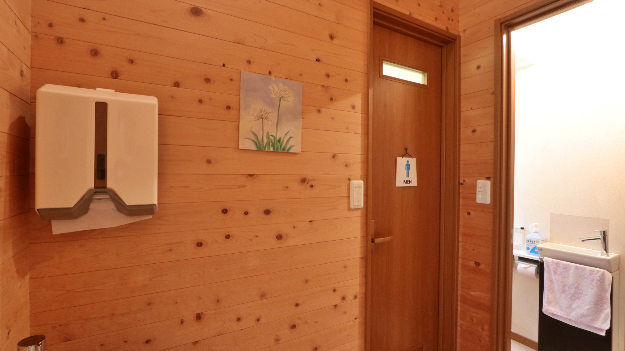 【共用トイレ】男女別で1階にご用意しております