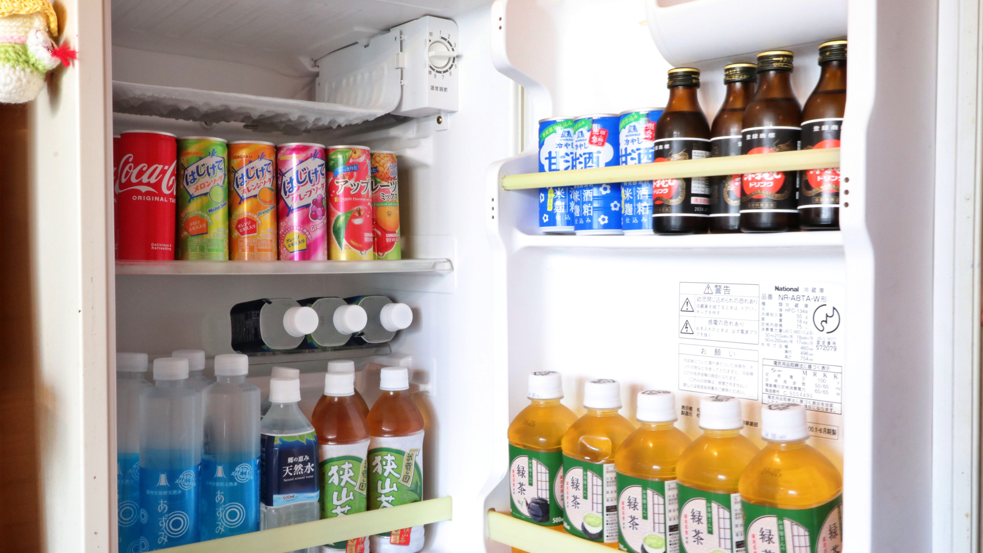 【1階有料冷蔵庫】全て100円でご購入いただけます※全室に空冷蔵庫の設置あります