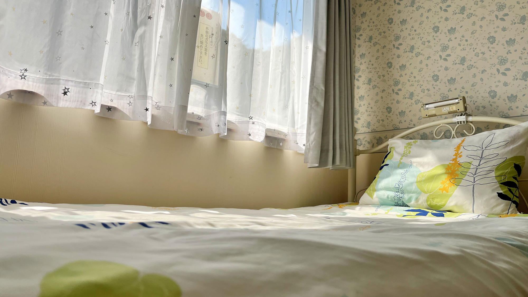 【セミダブル洋室】セミダブルベッドが一つの6畳のお部屋です