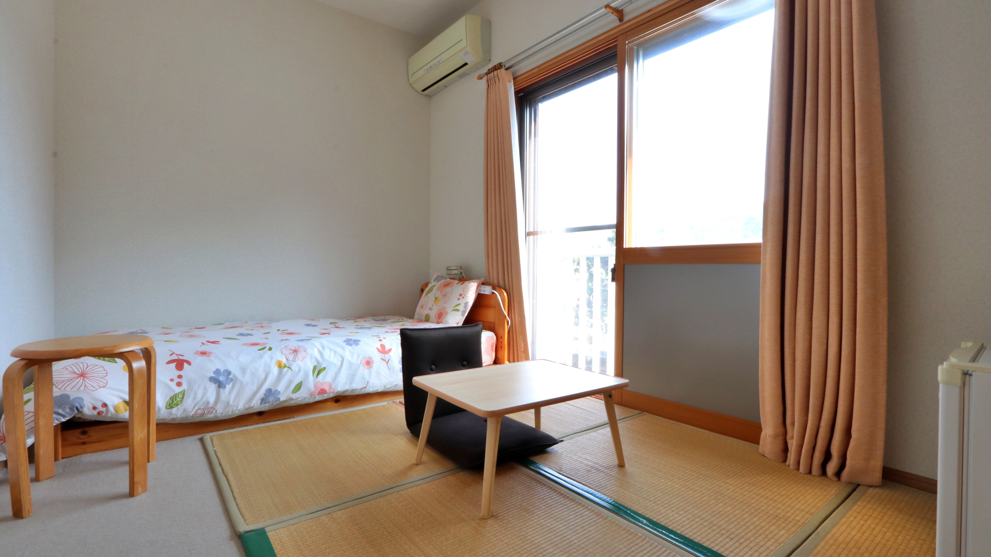 【セミダブル洋室】カップル・ご夫婦でのご利用におすすめ　