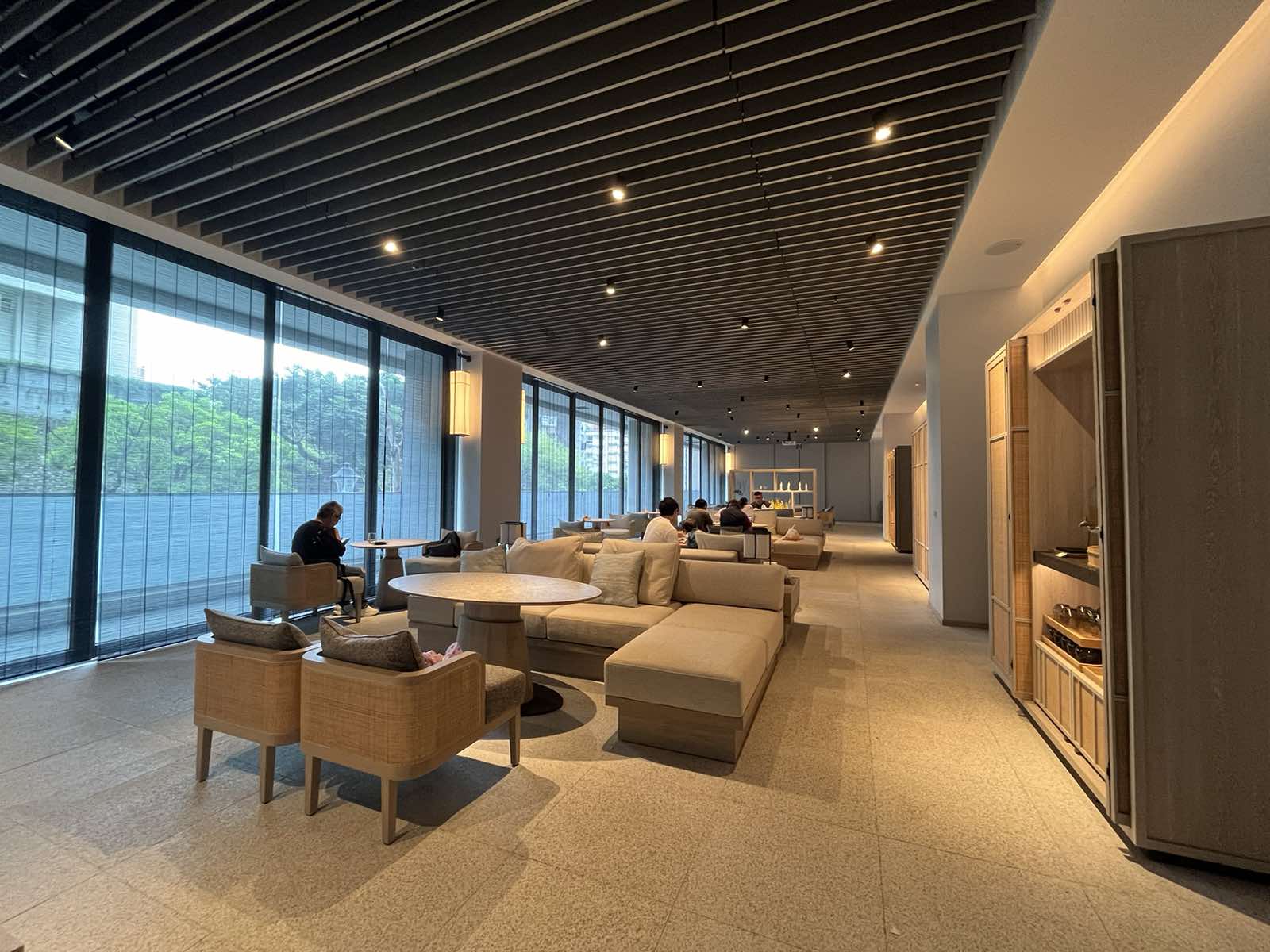 ラウンジ利用無料