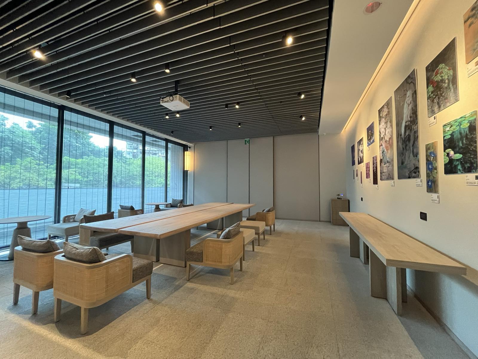 ギャラリー／ラウンジ