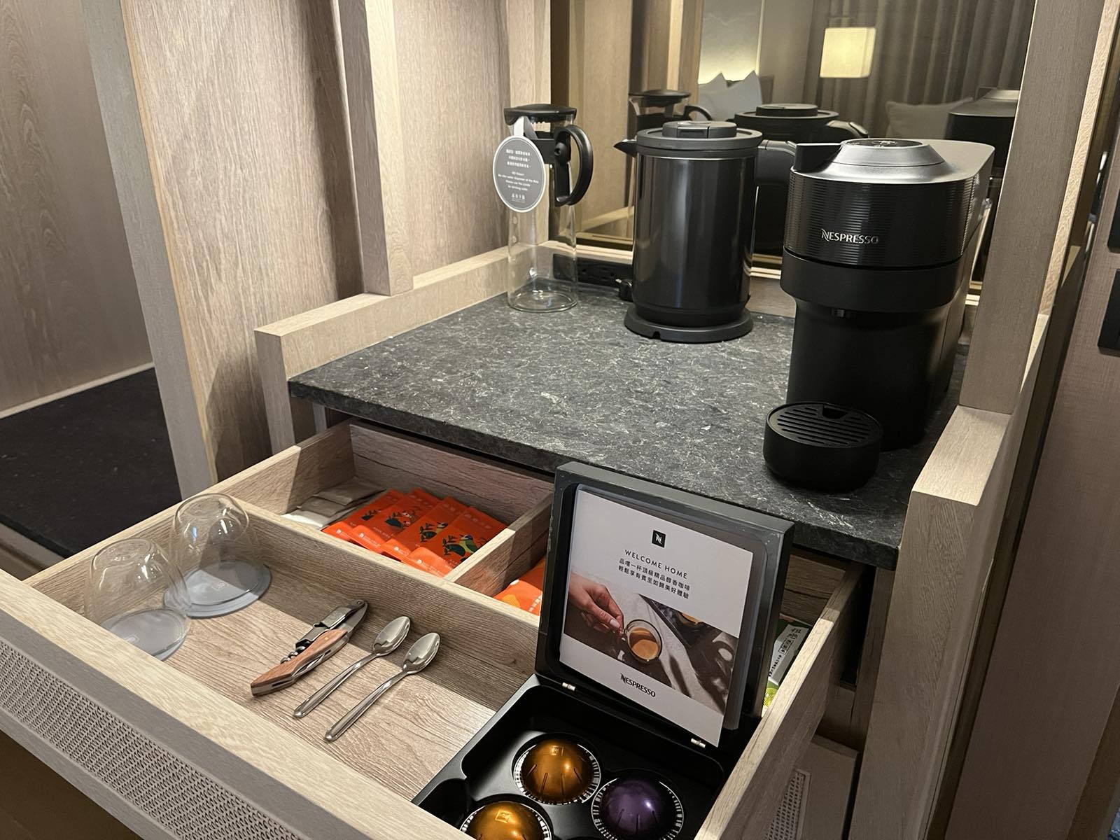 カプセルコーヒーマシン付