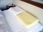ホテル自慢の低反発枕です。最高に寝心地がいいですよ♪