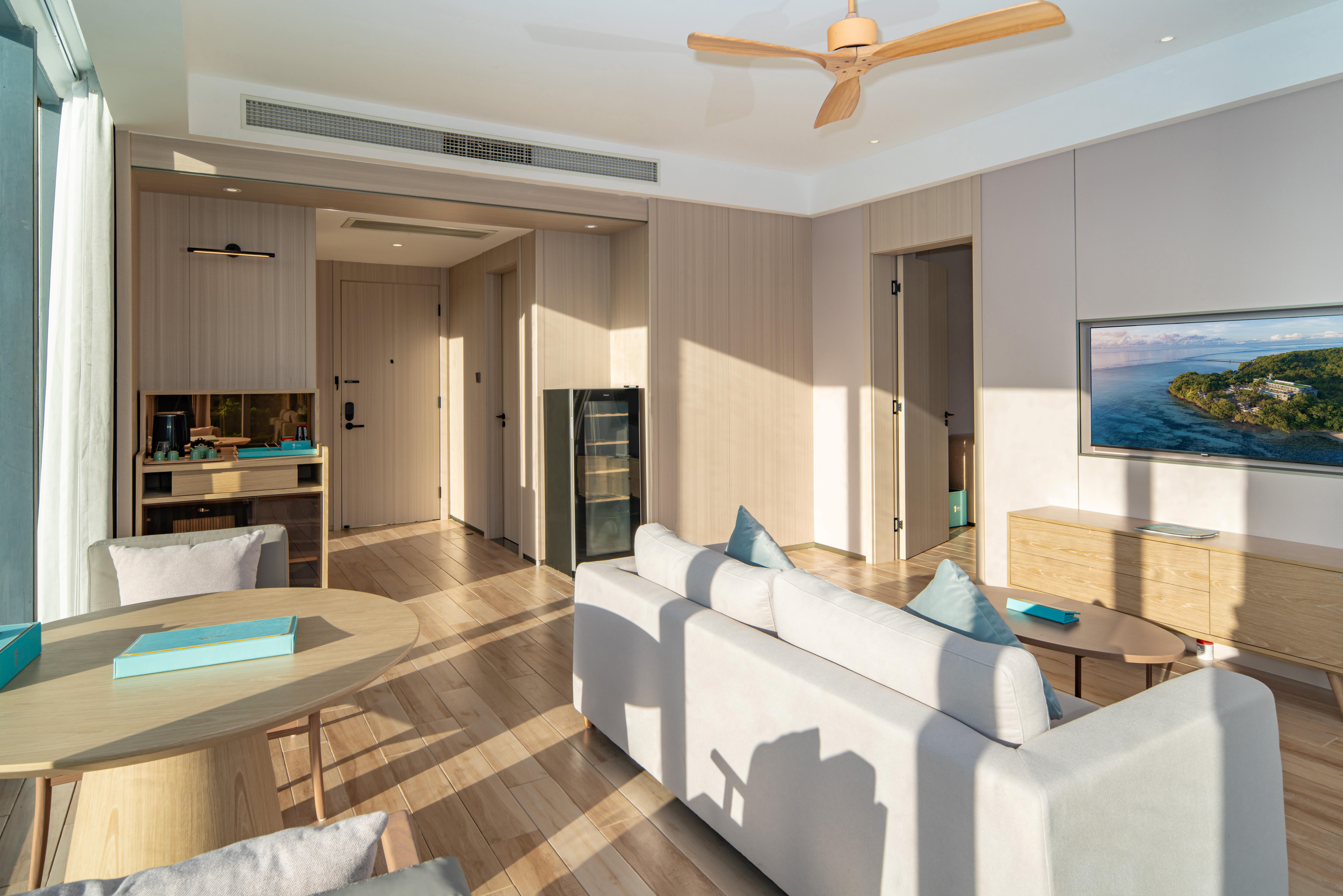 Signature Sunrise Suite