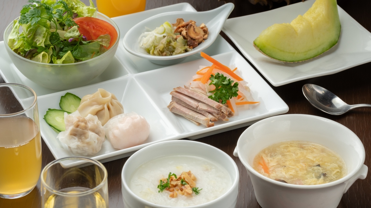 【朝食のみ】ふわとろオムレツやシェフ自慢の中華粥などが選べる朝食と黄金の湯・白銀の湯を堪能！貸切風呂