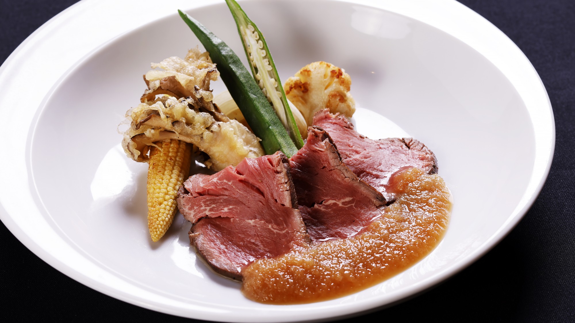 【2026年6-8月セレクト肉料理】牛ヒレ肉の低温ロースト フォンドヴォーと香草のエッセンス