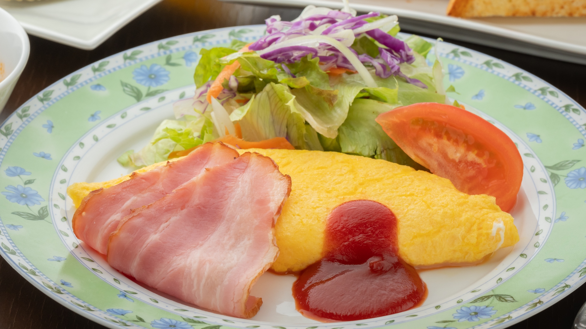 【洋食朝食】作りたて熱々のふわとろオムレツ。