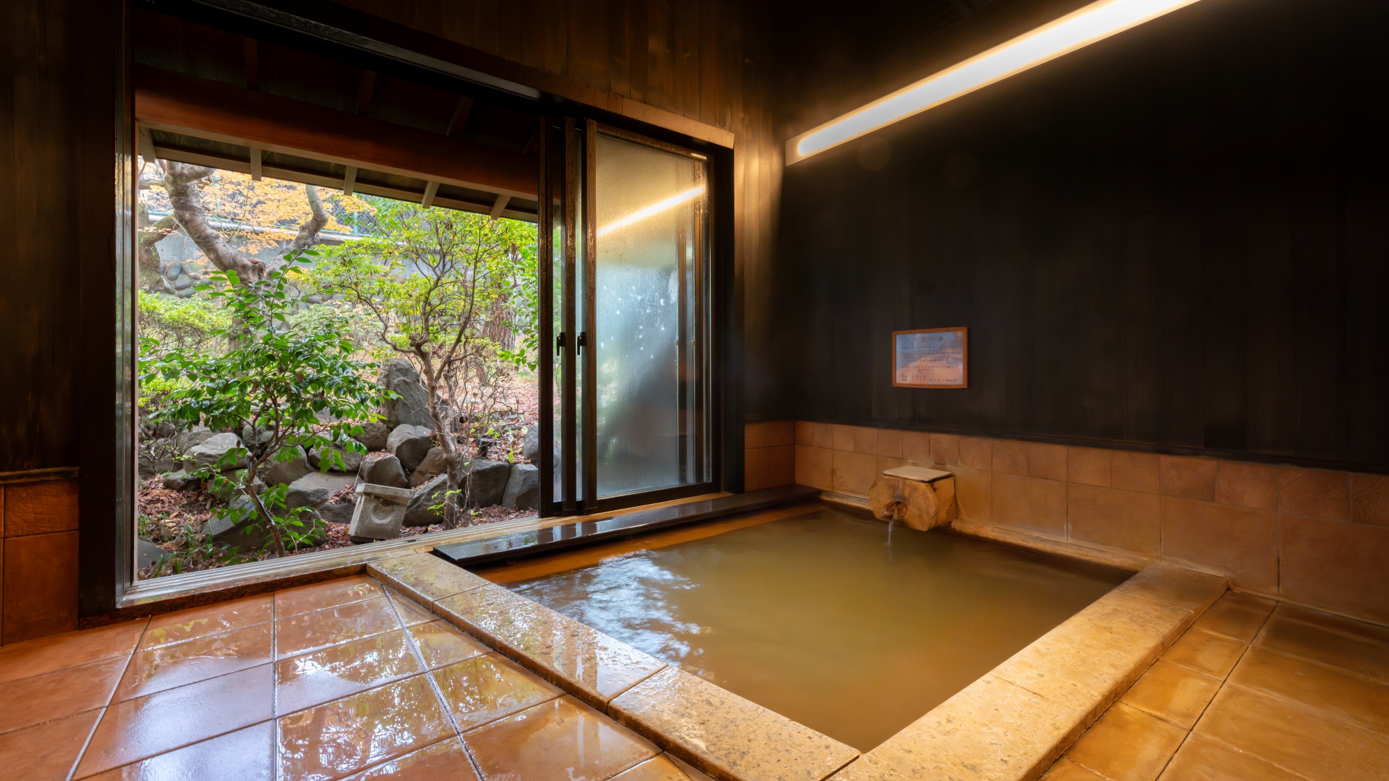 【貸切温泉・花雛】親しい間柄の方とだけ、ゆっくり楽しんでいただける４つの貸切風呂がございます。