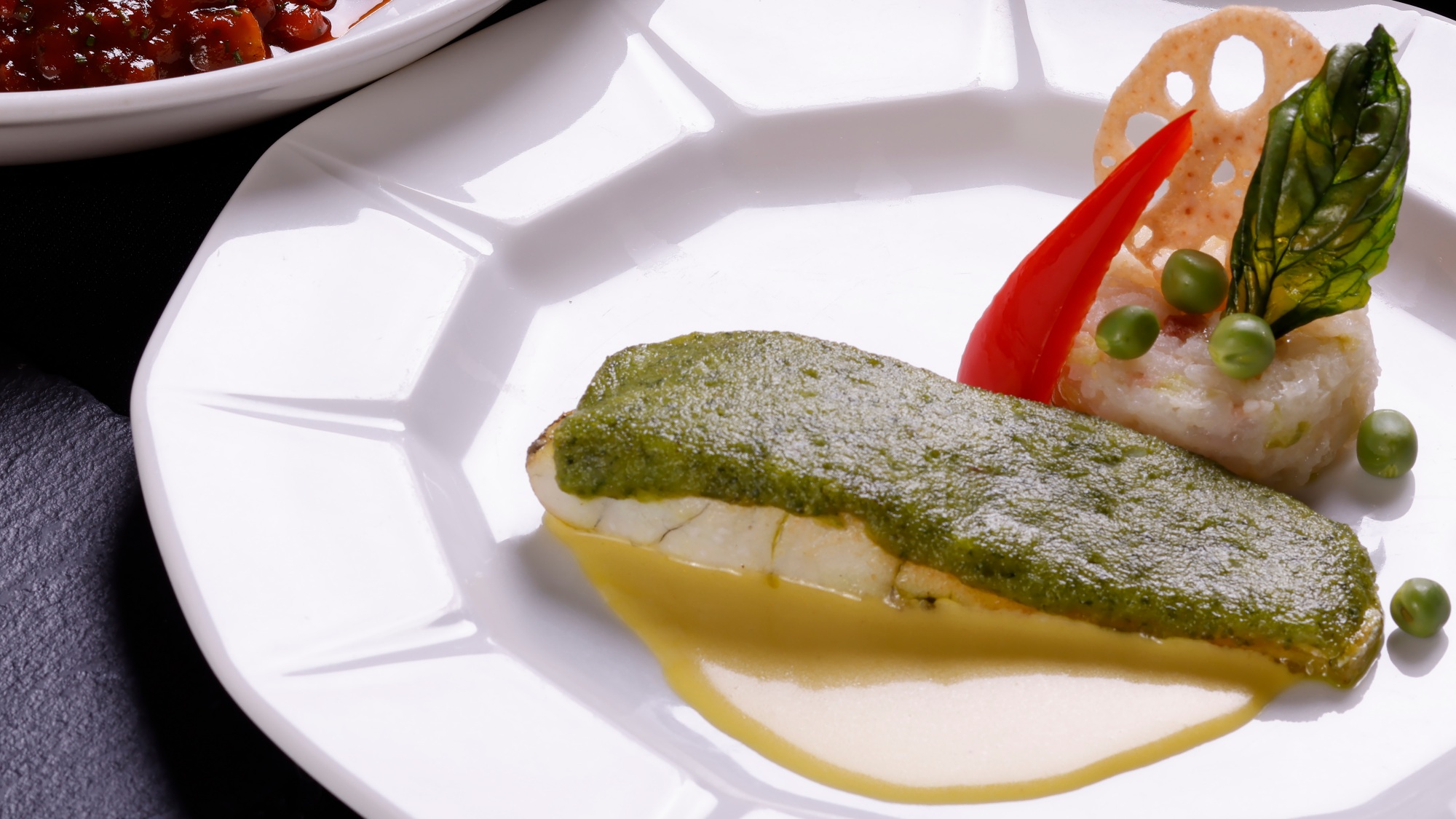 【2026年6-8月ディナー魚料理メニュー】スズキのポワレ群馬県産ネギを使用したクリームソース