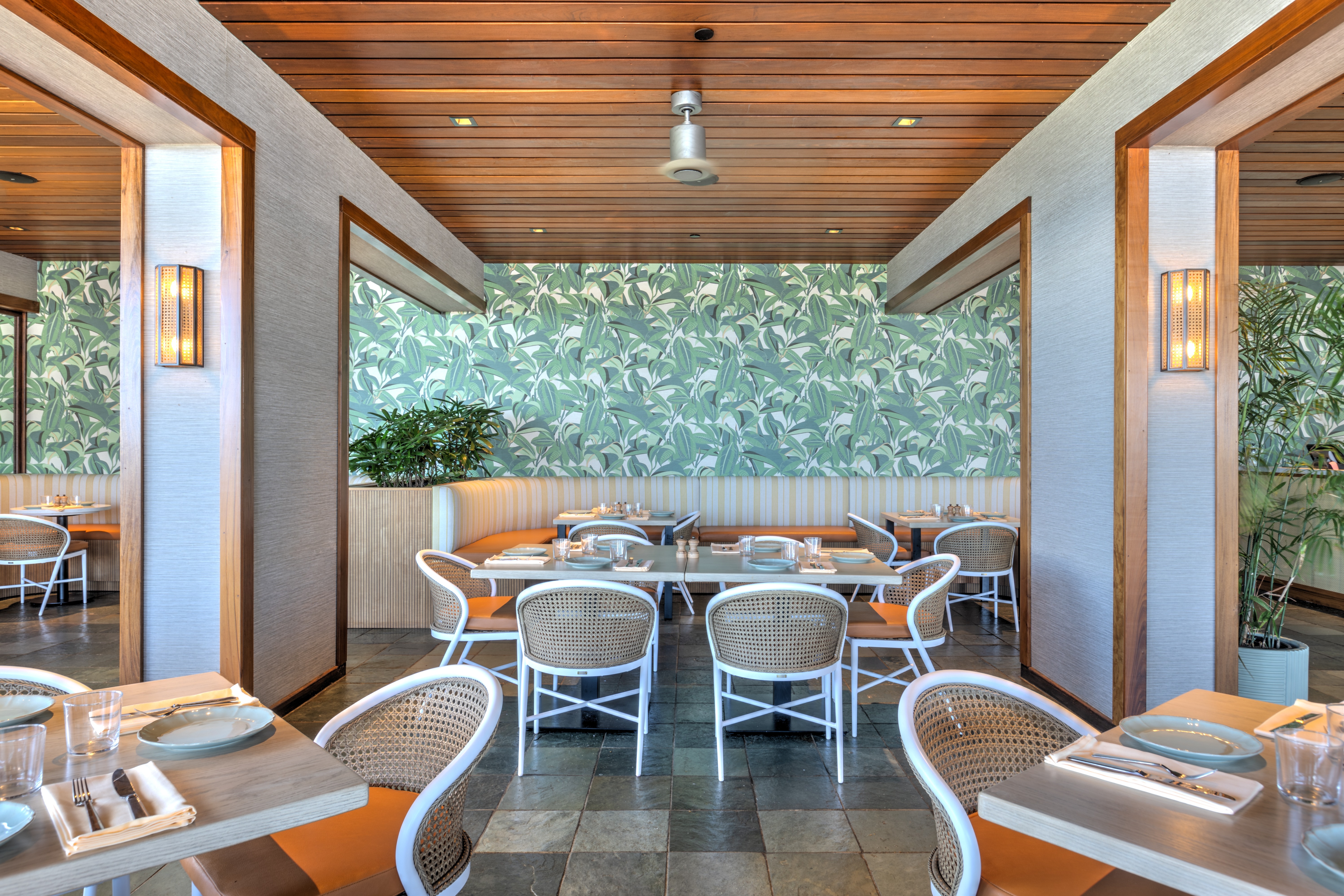 館内レストラン一例