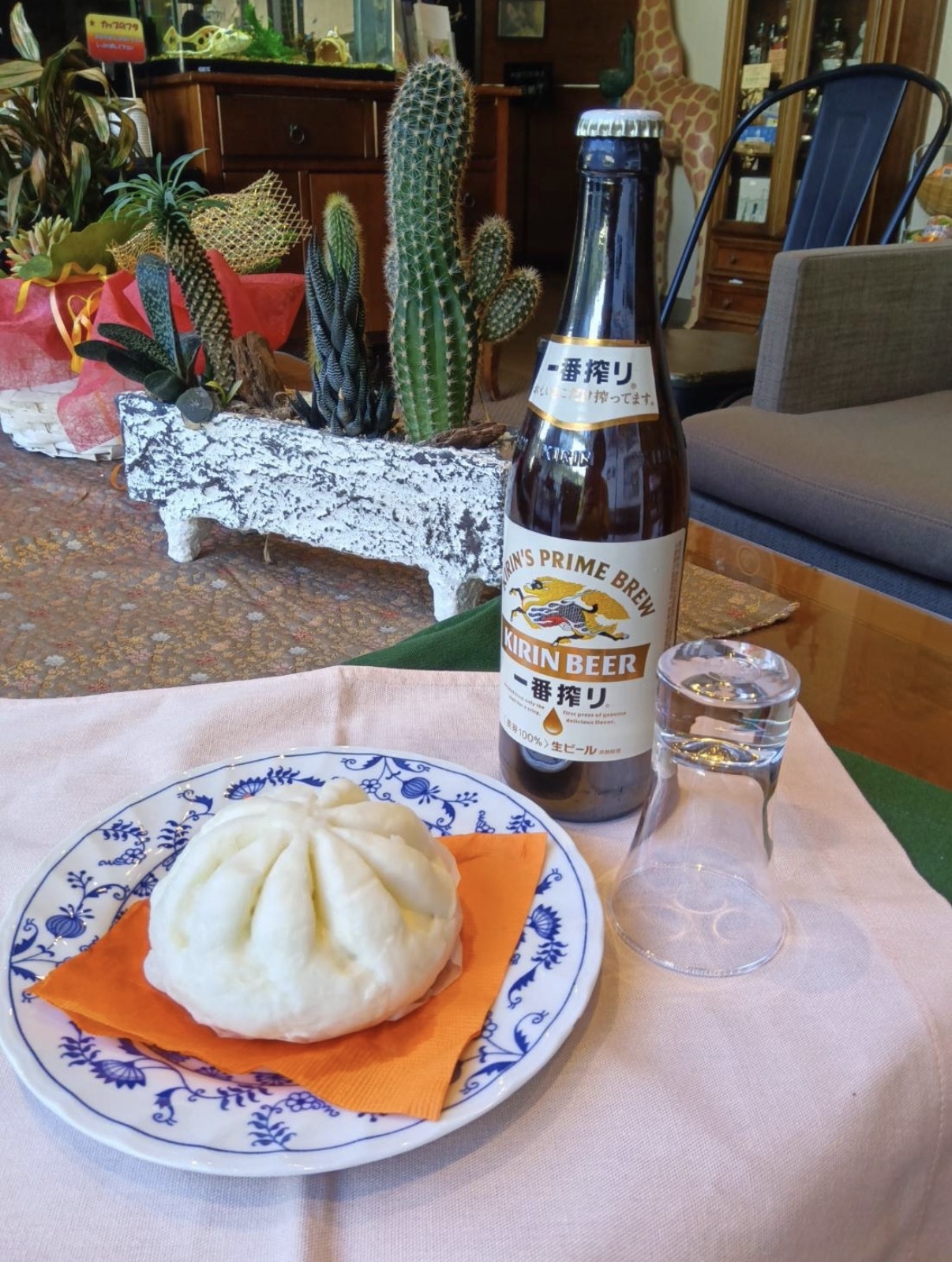 ど〜んと冷たい中ビン1本＆美味しい肉まん付の癒しプラン☆