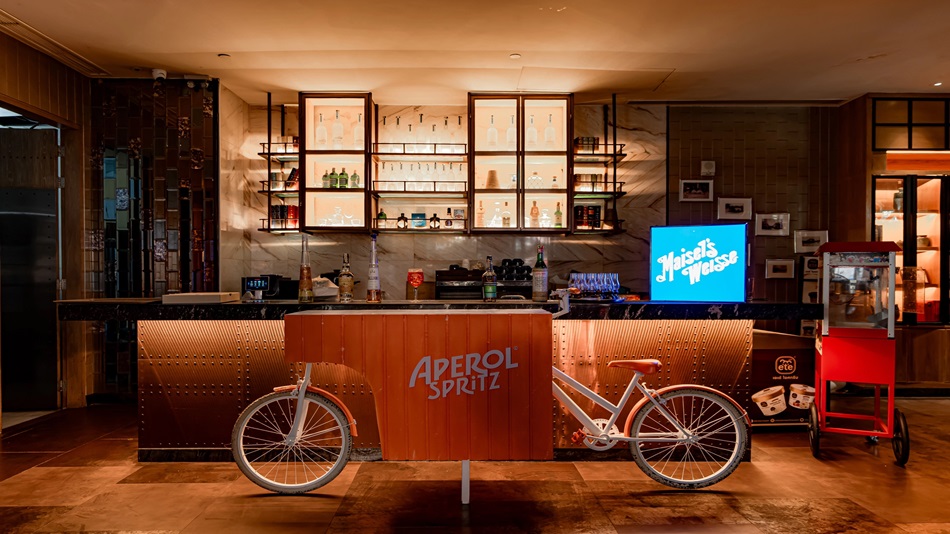 バー＆レストラン