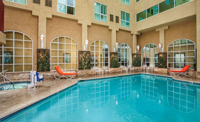 ☆プール。プールサイドでゆっくりするのも、お子様と一緒に遊ぶのもいい♪