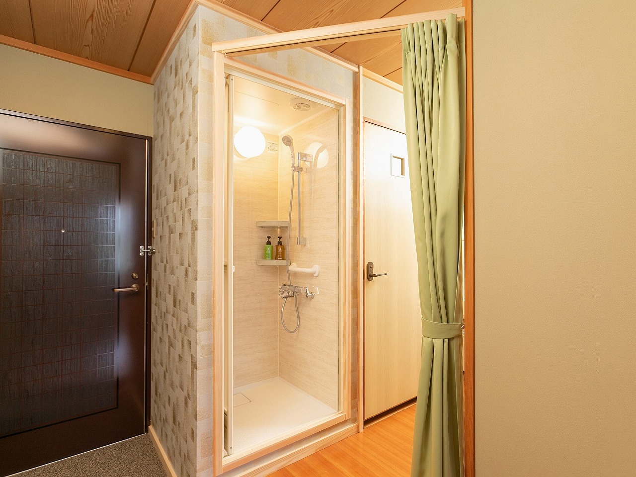 和室温泉シャワールーム