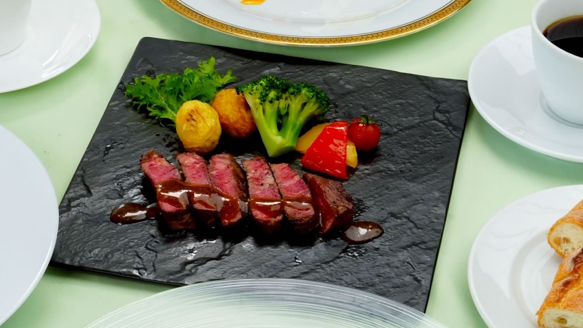 【早期30/夕朝食付】フレンチ肉コース★三浦野菜と地元食材のコース＆ワンドリンクが2000円OFF
