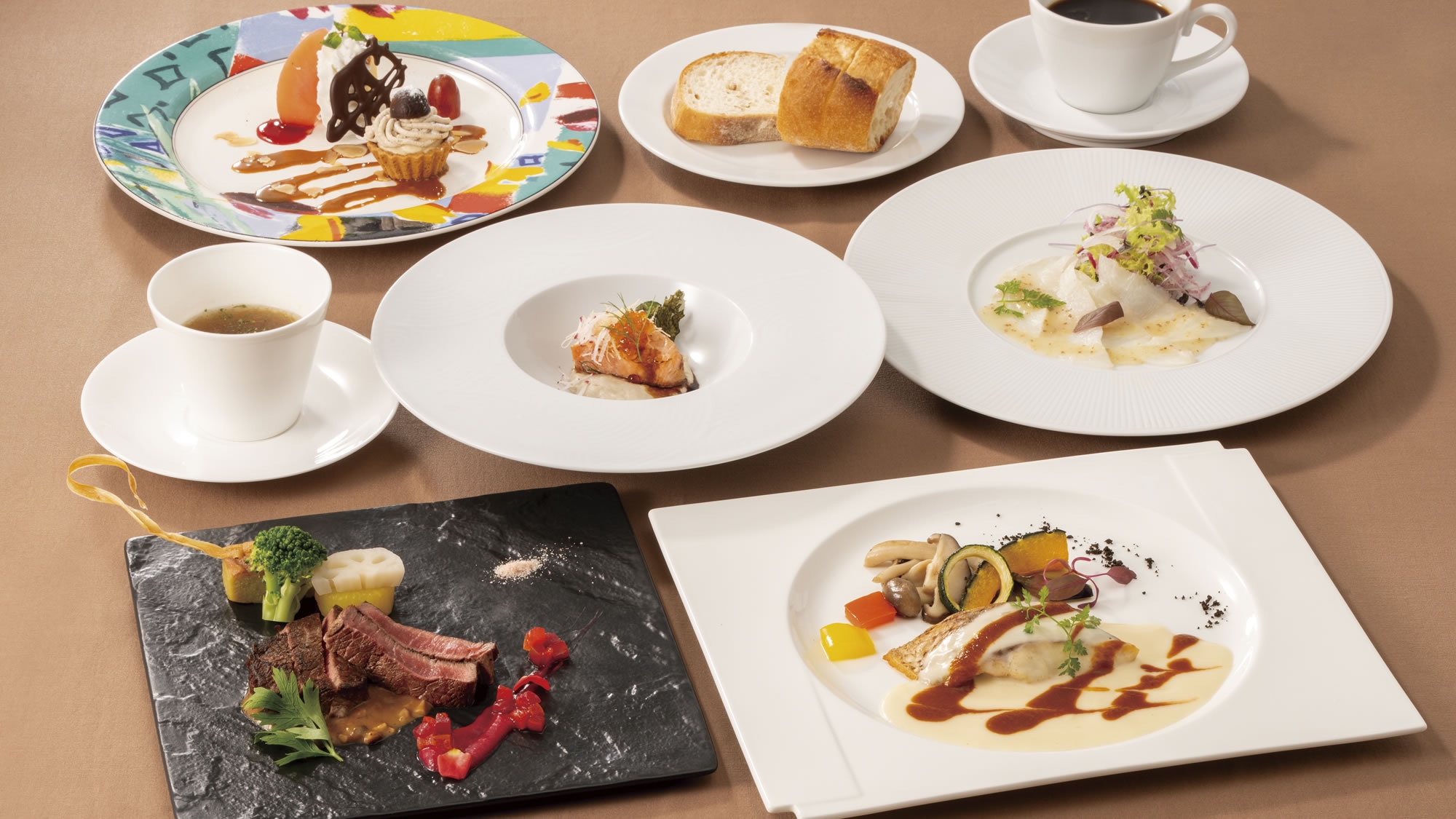 【スタンダード/夕・朝食付】Dinnerは１番人気のフレンチフルコース◆相模湾と夕陽の自然美を堪能♪