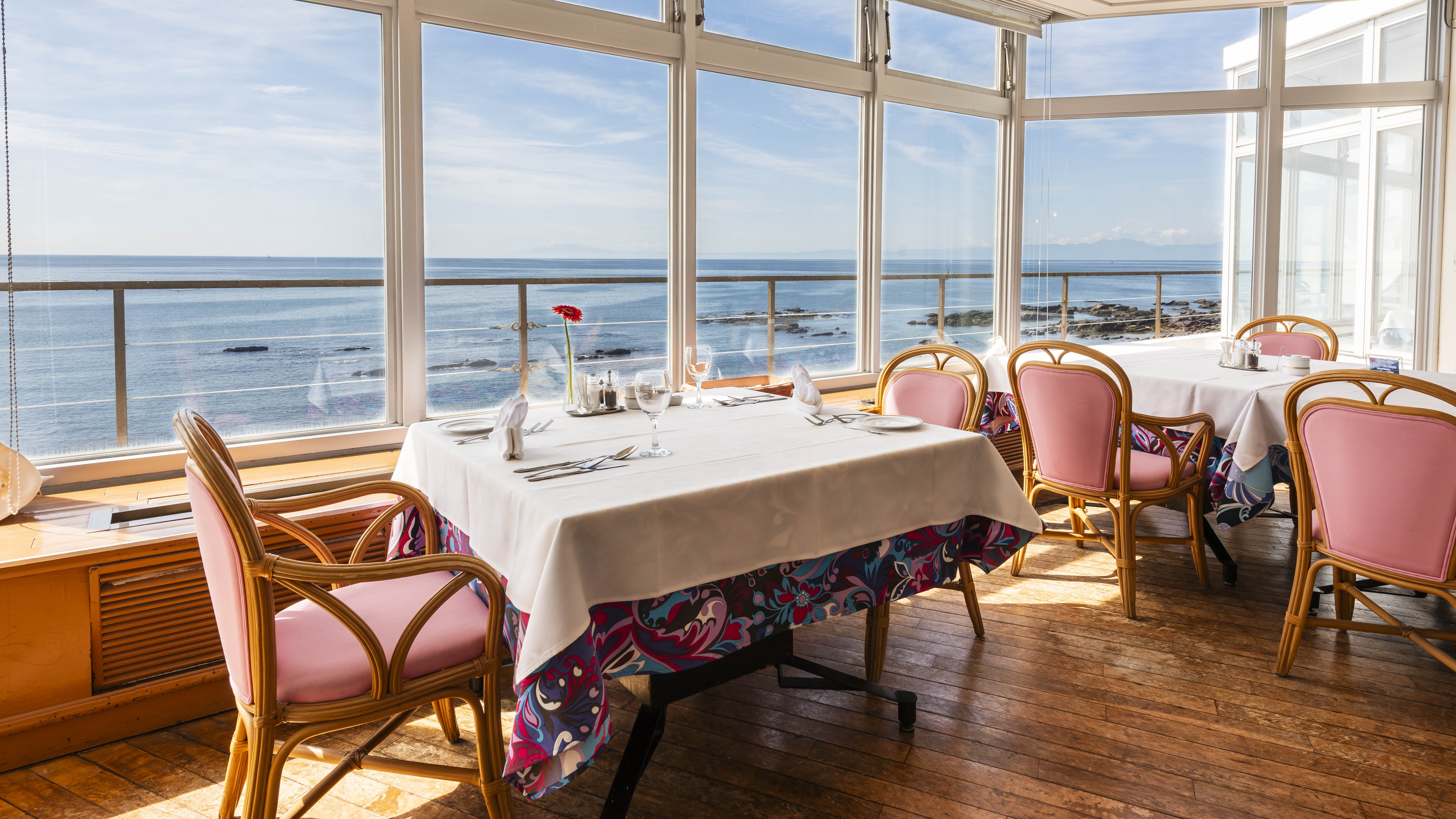 【レストラン】相模湾が一望出来るレストランでお食事はいかがですか。