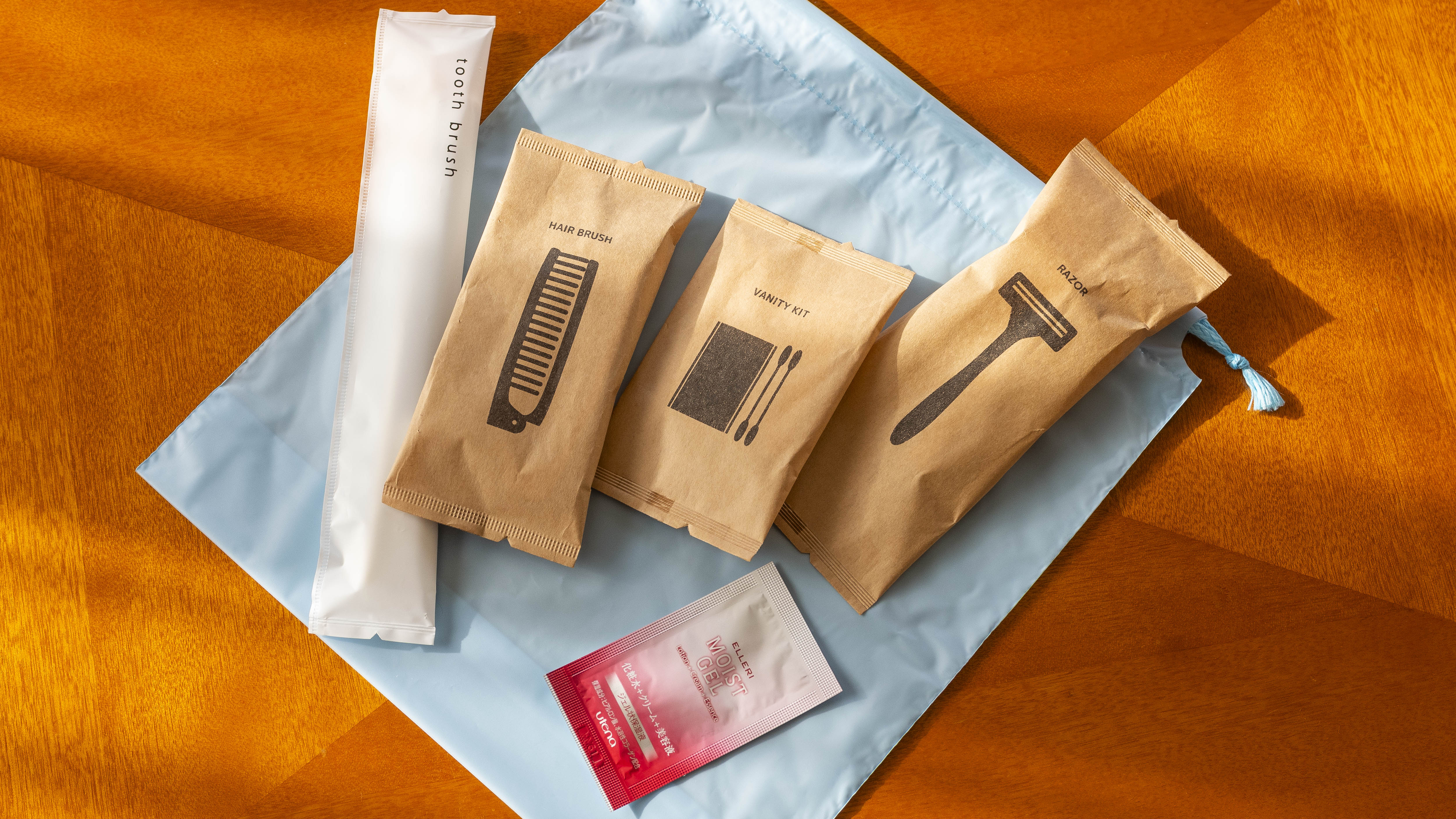 アメニティは巾着袋に入れてお部屋にご用意しております。