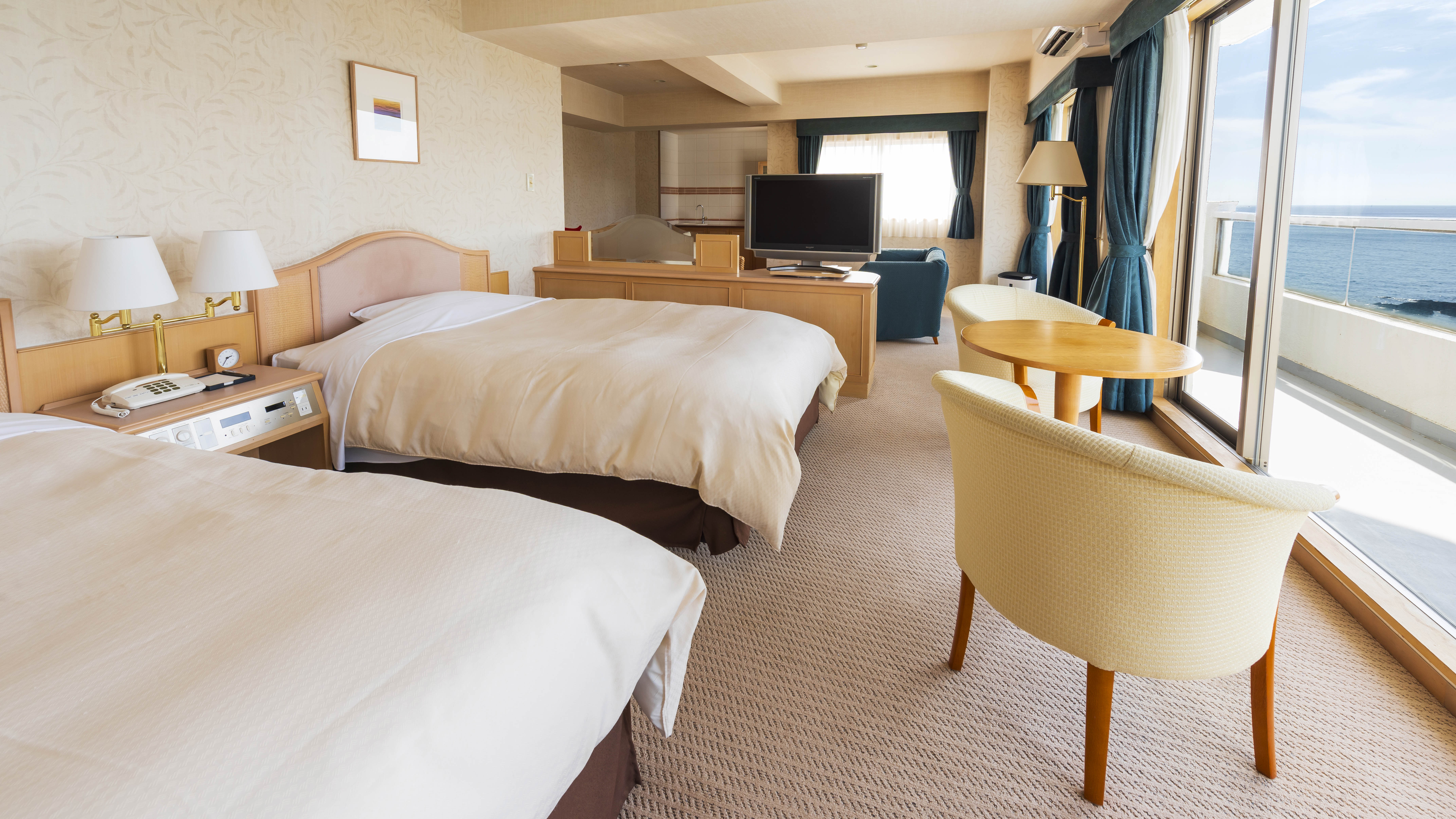 【デラックスツイン】51㎡。江の島・富士山がご覧いただけます。