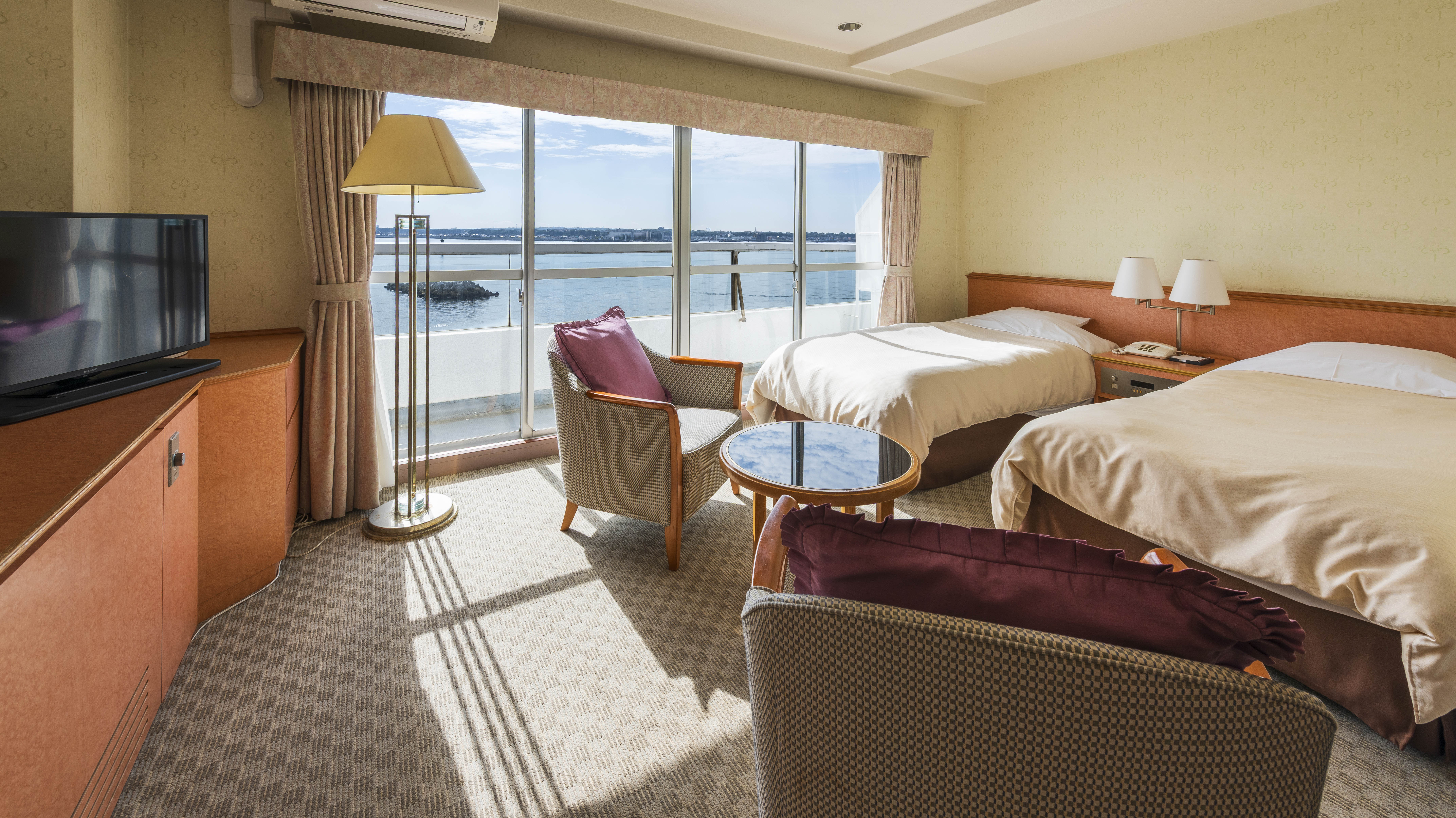 【ツインルーム一例】ベランダから海がご覧頂けます