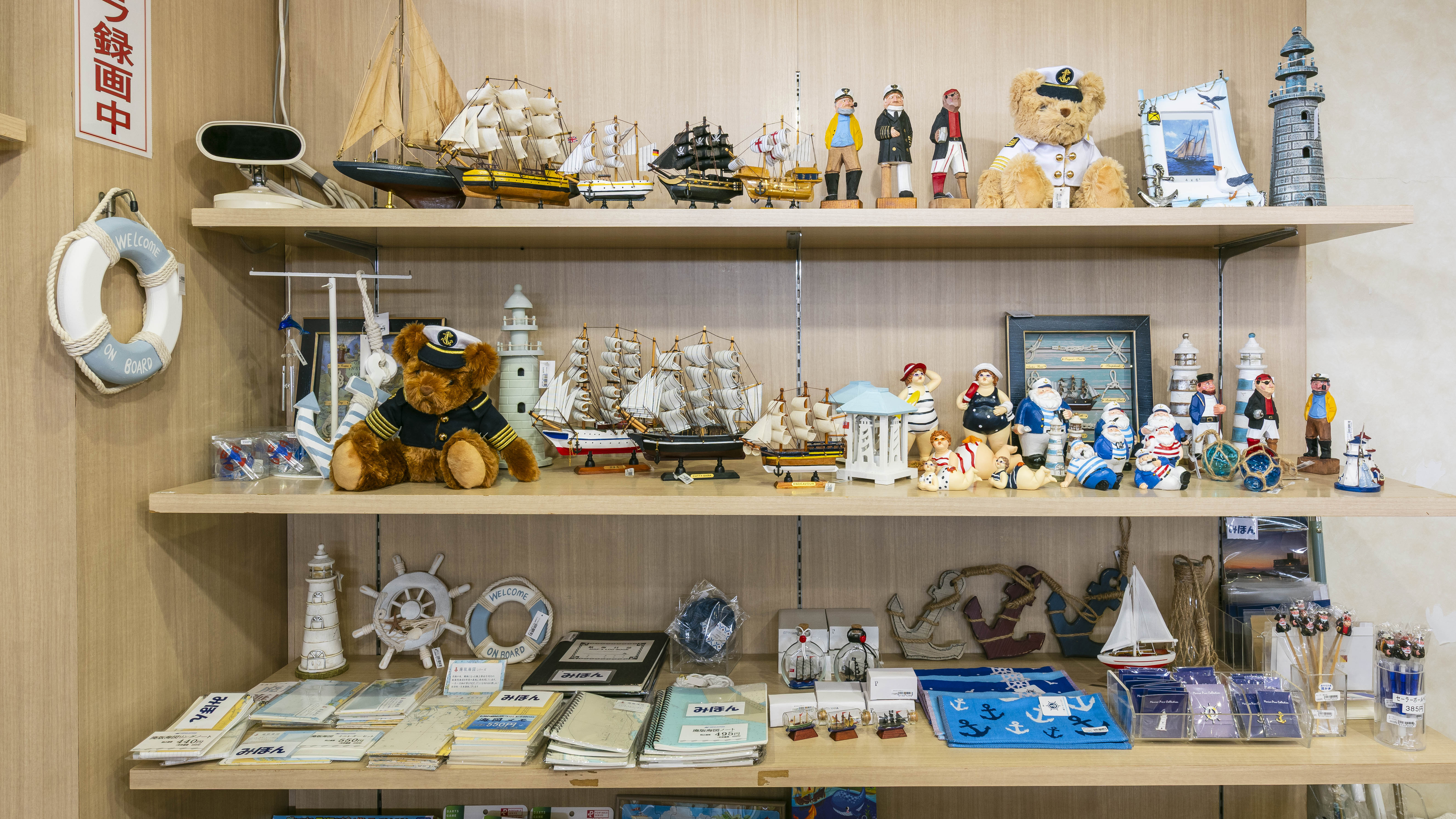 ホテルショップにはマリン雑貨を沢山ご用意しております。