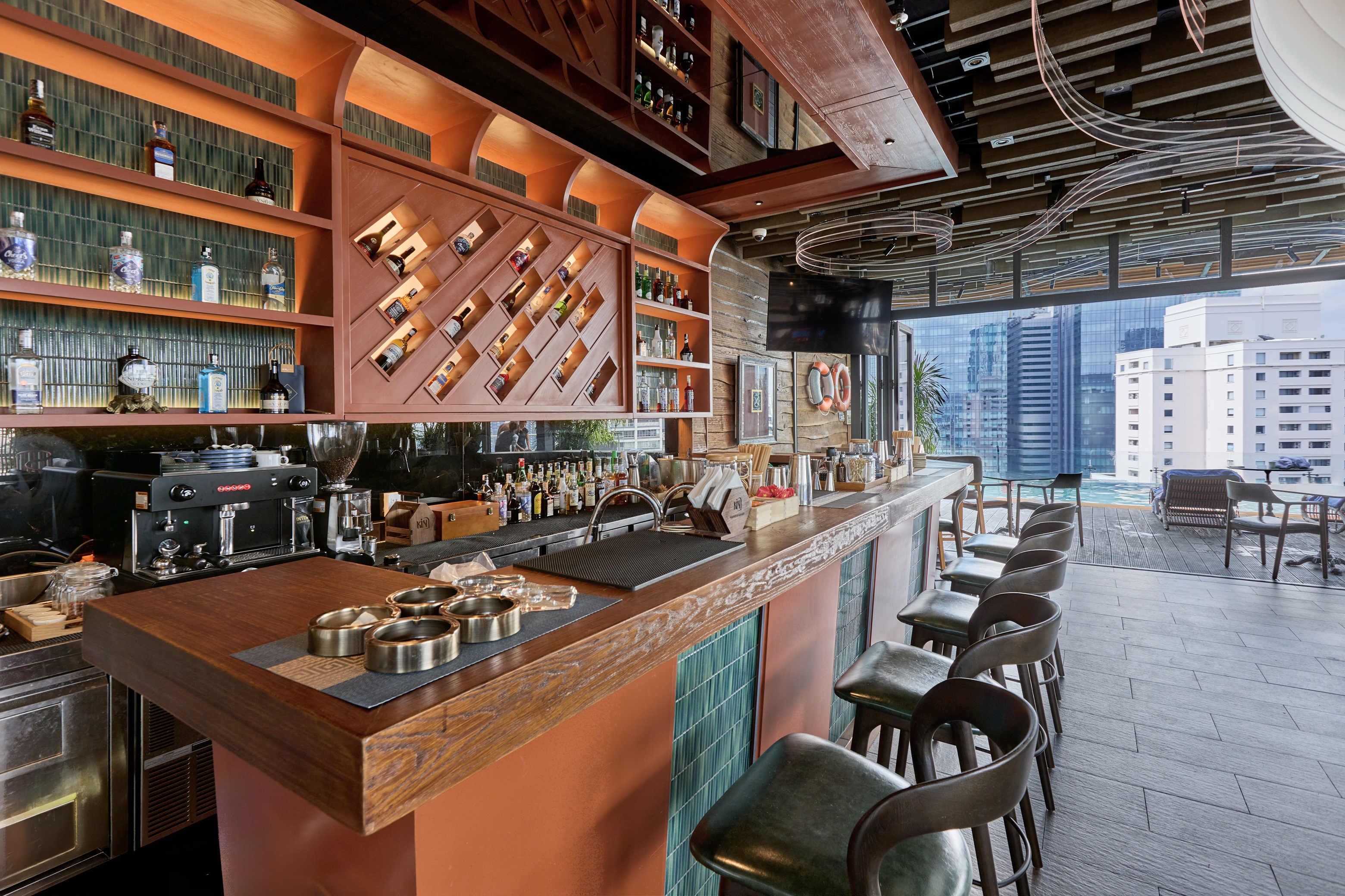 ルーフトップバー