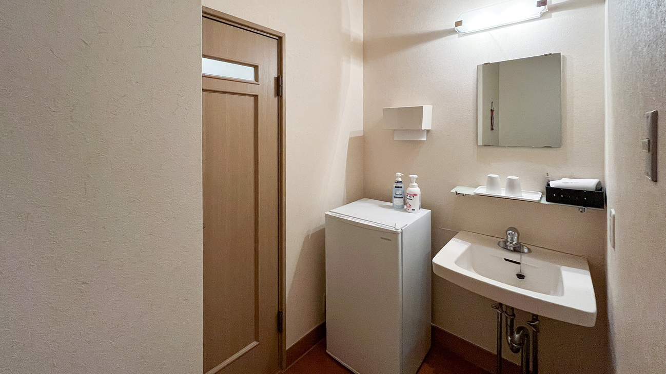 #お部屋には洗面所を完備。ゆったりと快適にお過ごしいただけます。
