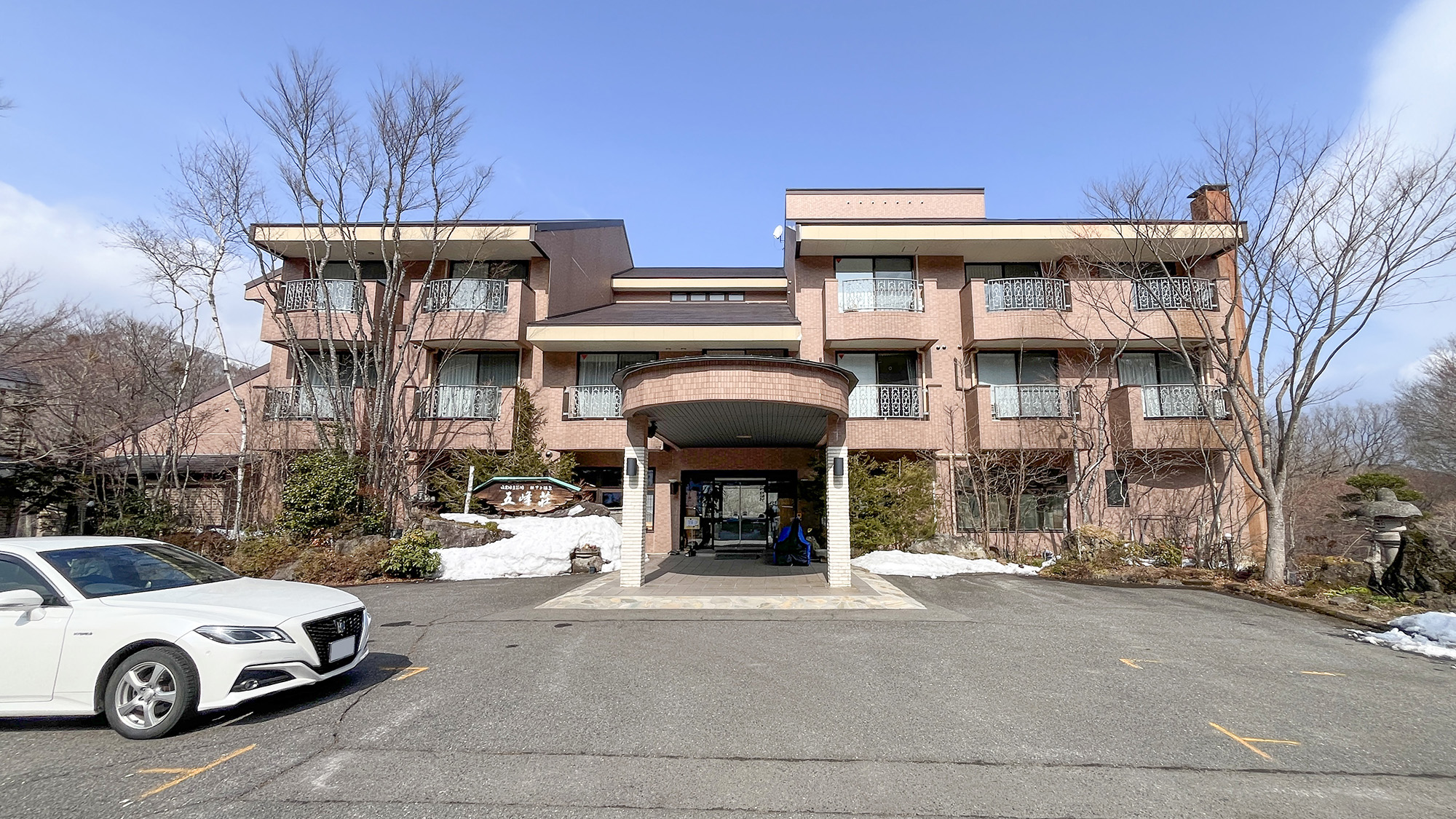 #外観　駐車場は目の前にございます。