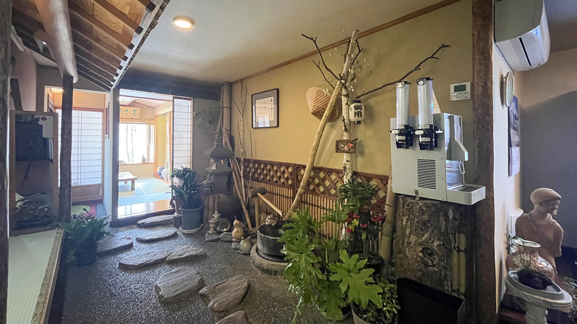 #一休　冷たい飲み物片手に、湯上がりどころでのんびりと。