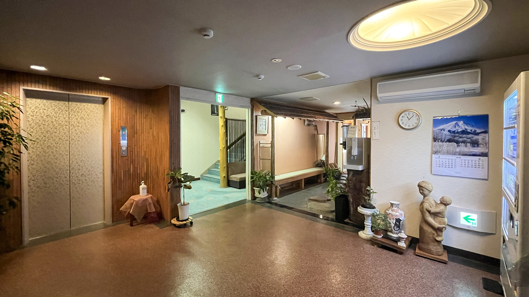 #館内　エレベーターでフロア移動も楽に。