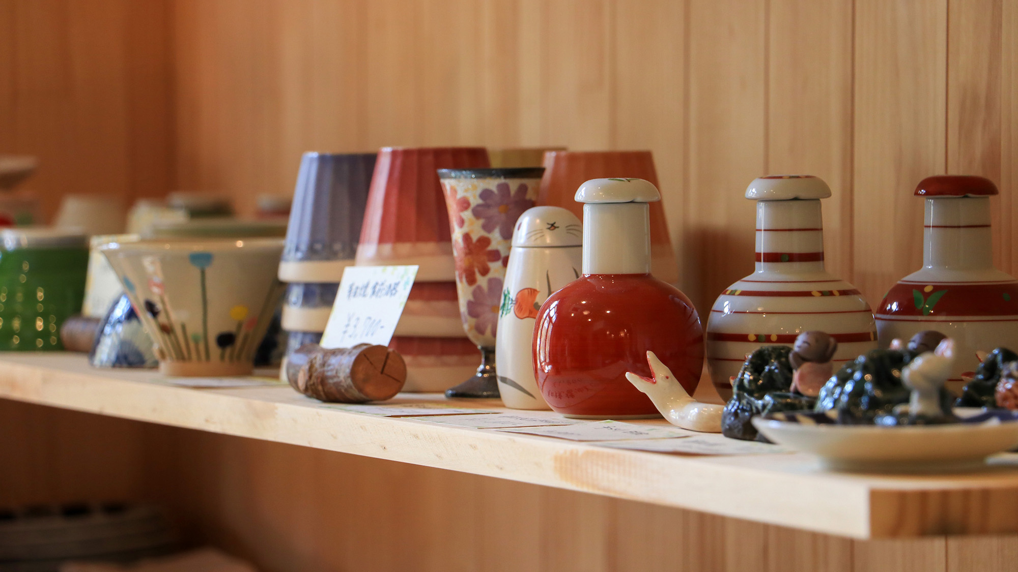 #売店　お菓子以外にも様々な商品をご用意しております。