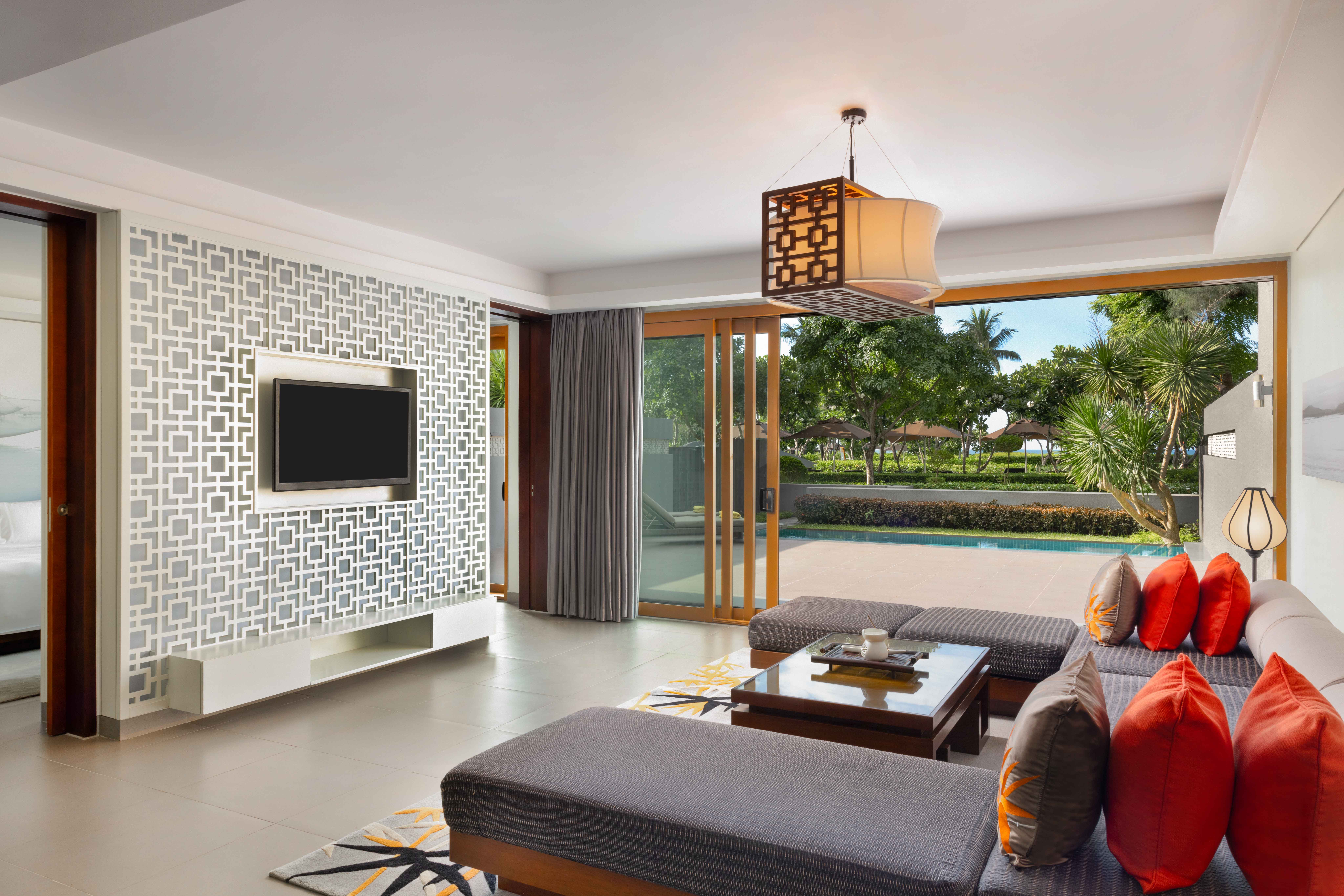 Courtyard One-bedroom Pool Suite - Living Room