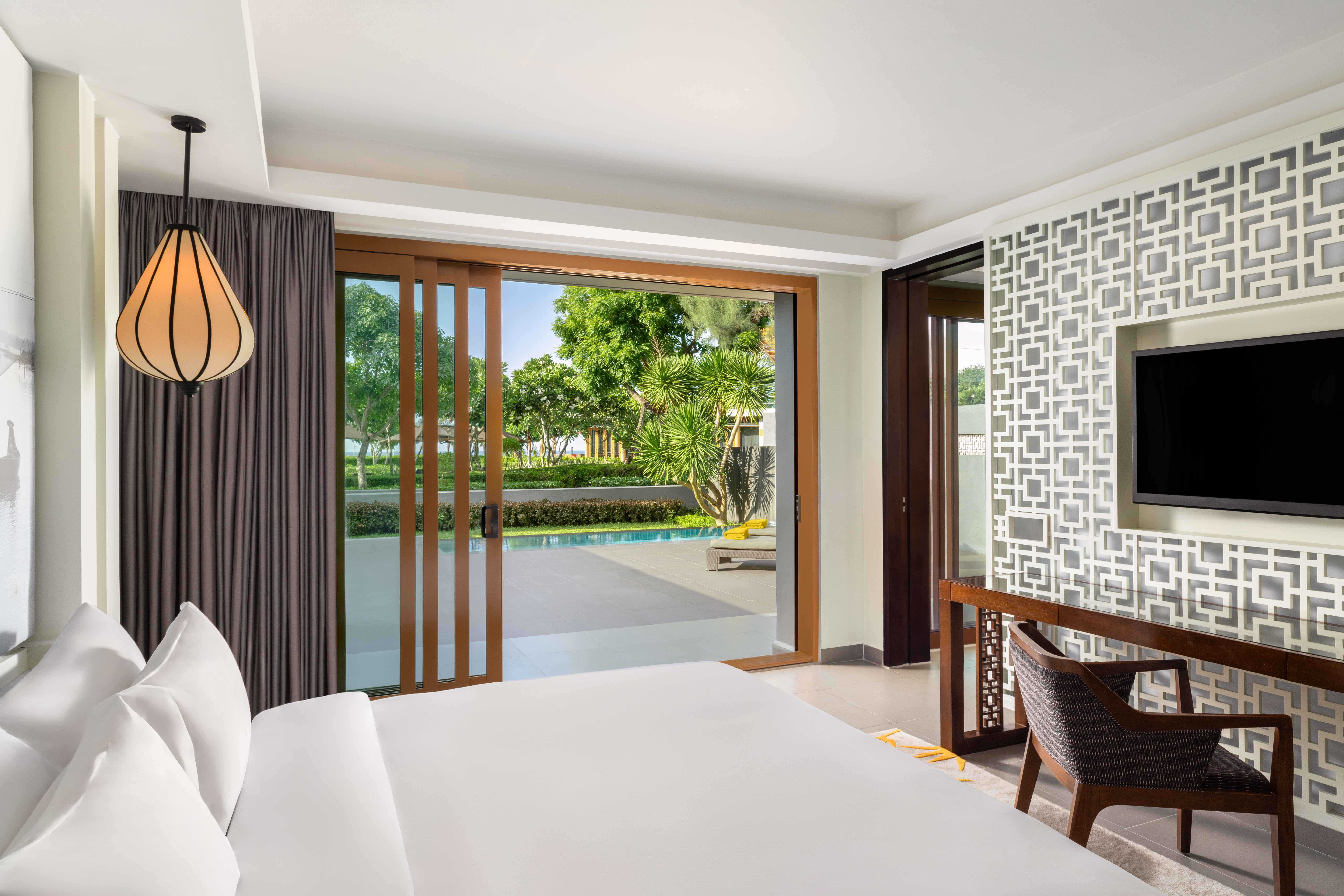 Courtyard One-bedroom Pool Suite-Bedroom